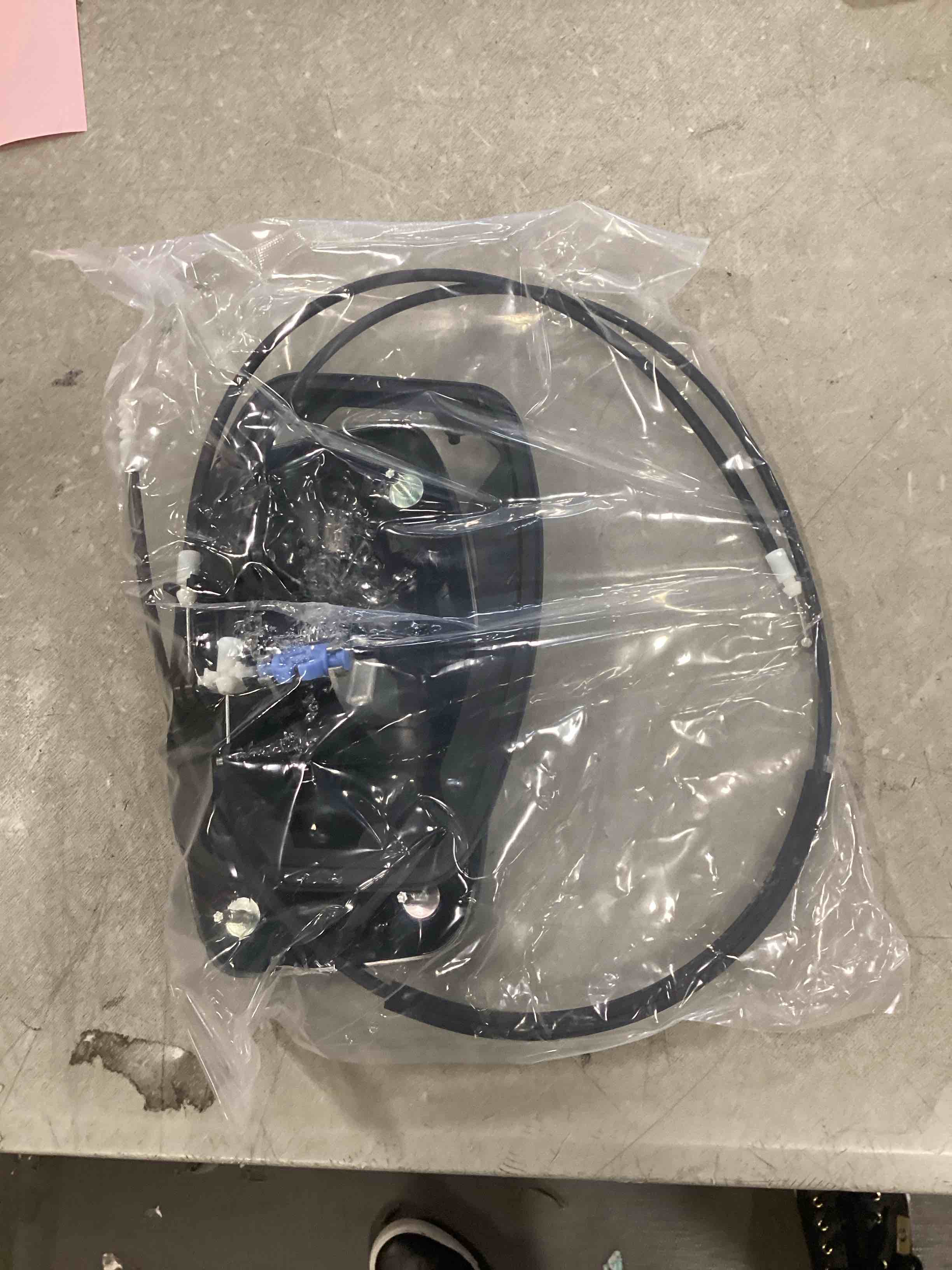 https://s3.amazonaws.com/lotting-images-prod/bidfta/BLU6757351_1721250912801.jpeg