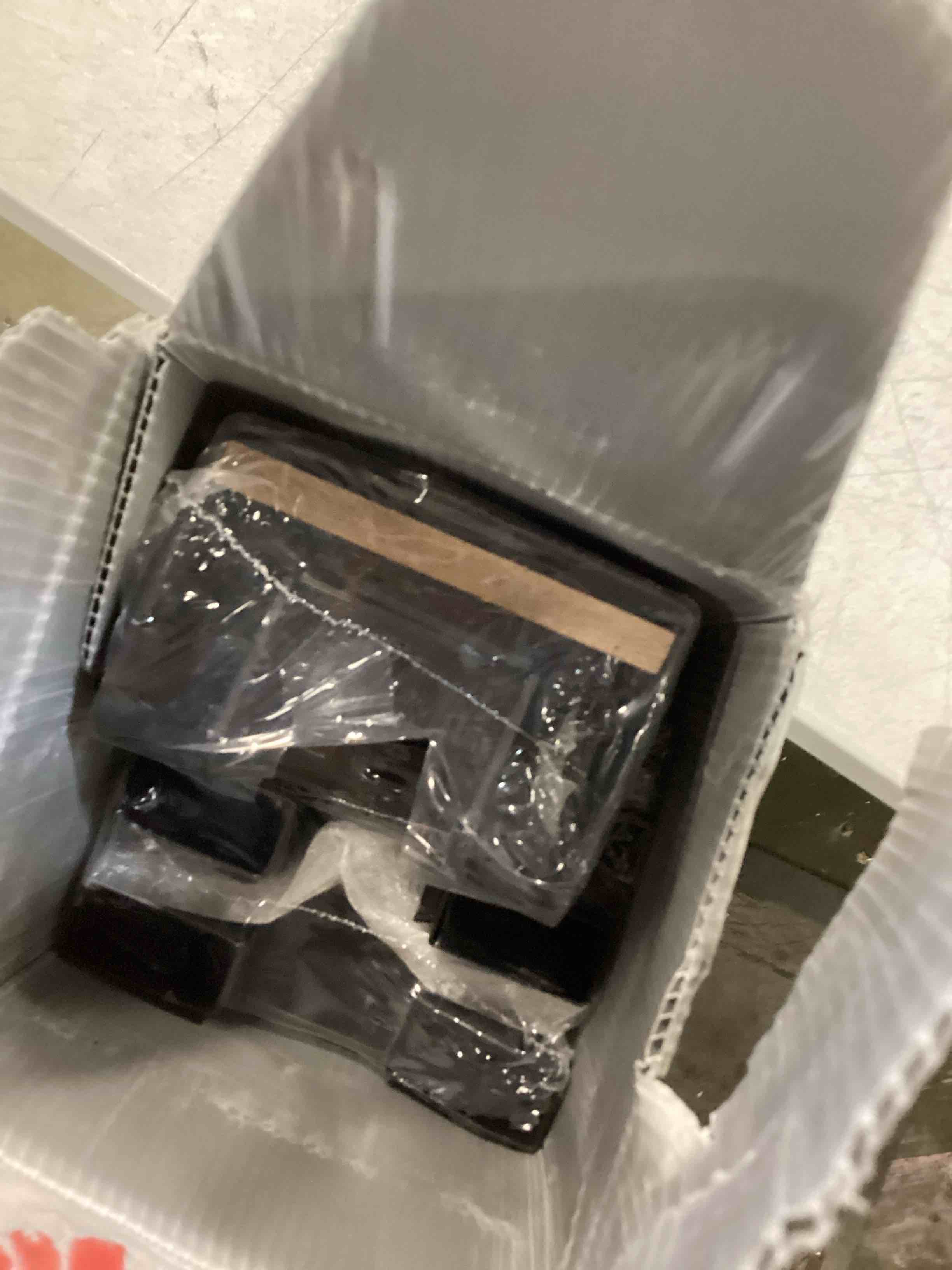 https://s3.amazonaws.com/lotting-images-prod/bidfta/BLU6758131_1720550261214.jpeg