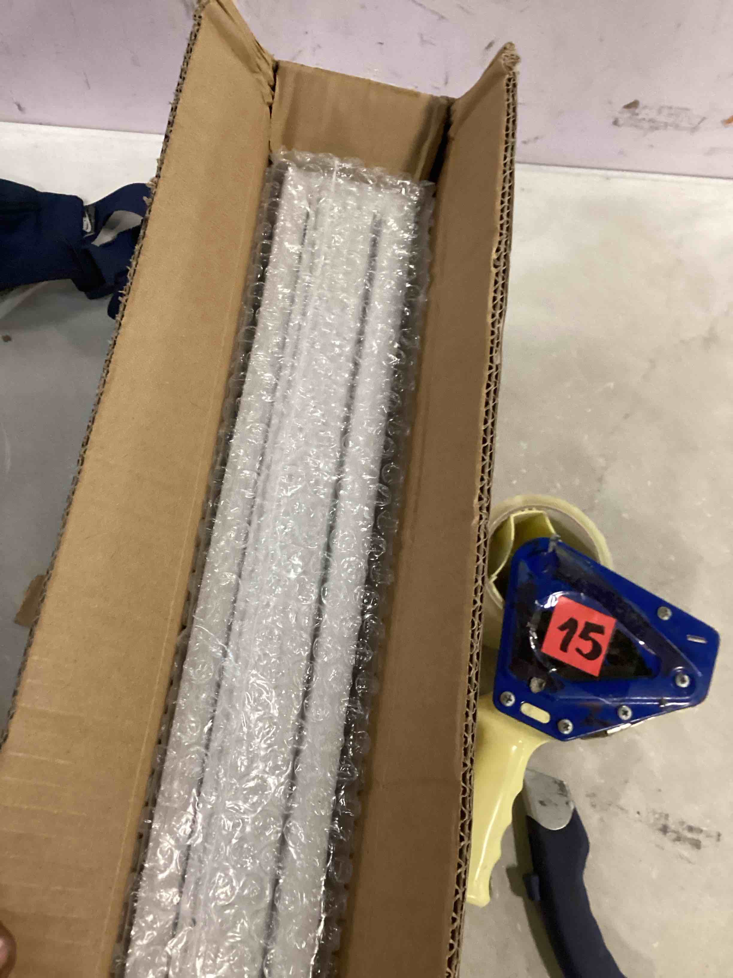 https://s3.amazonaws.com/lotting-images-prod/bidfta/BLU6758279_1720624914953.jpeg