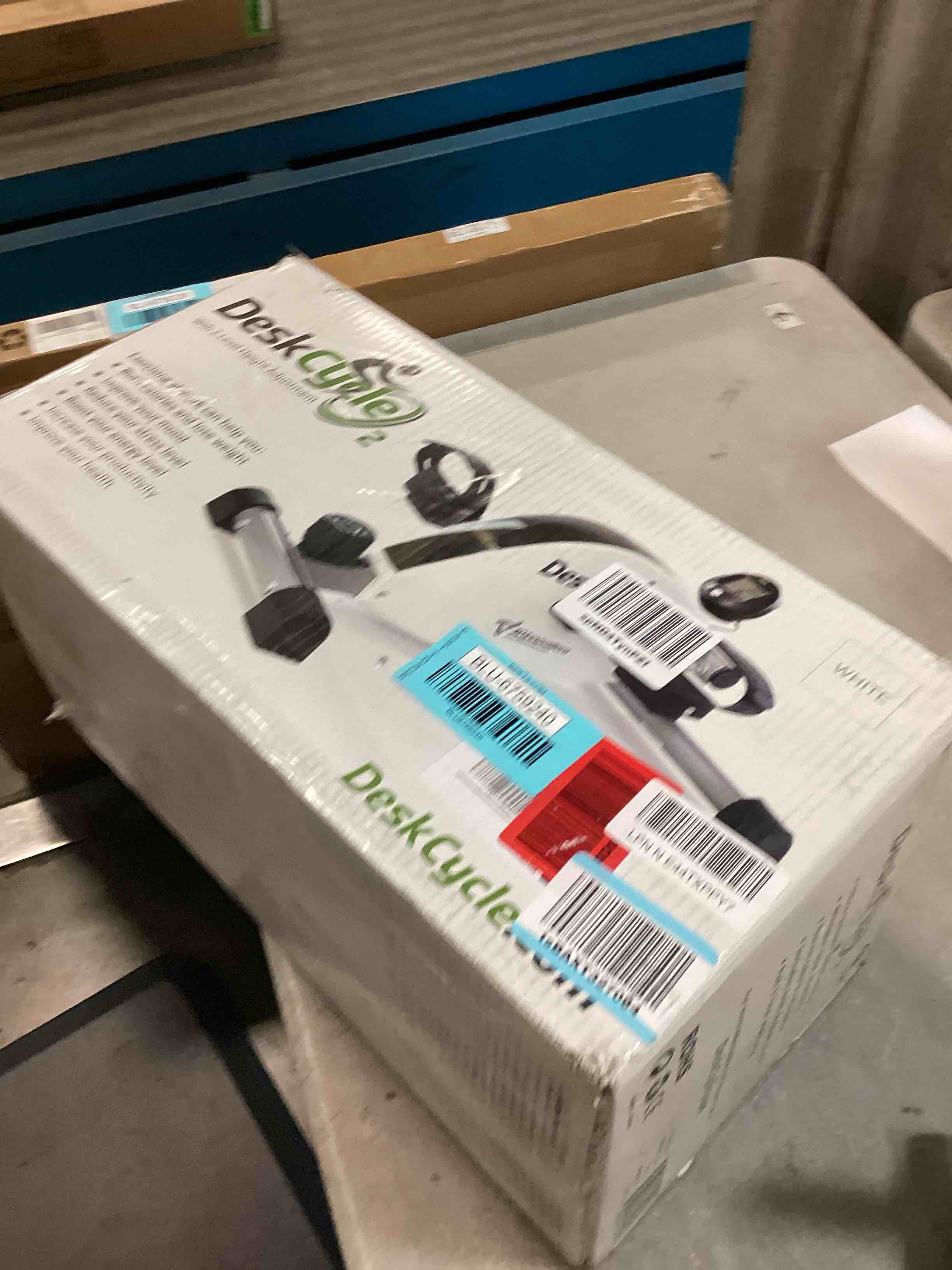 https://s3.amazonaws.com/lotting-images-prod/bidfta/BLU6759240_1721134137502.jpeg