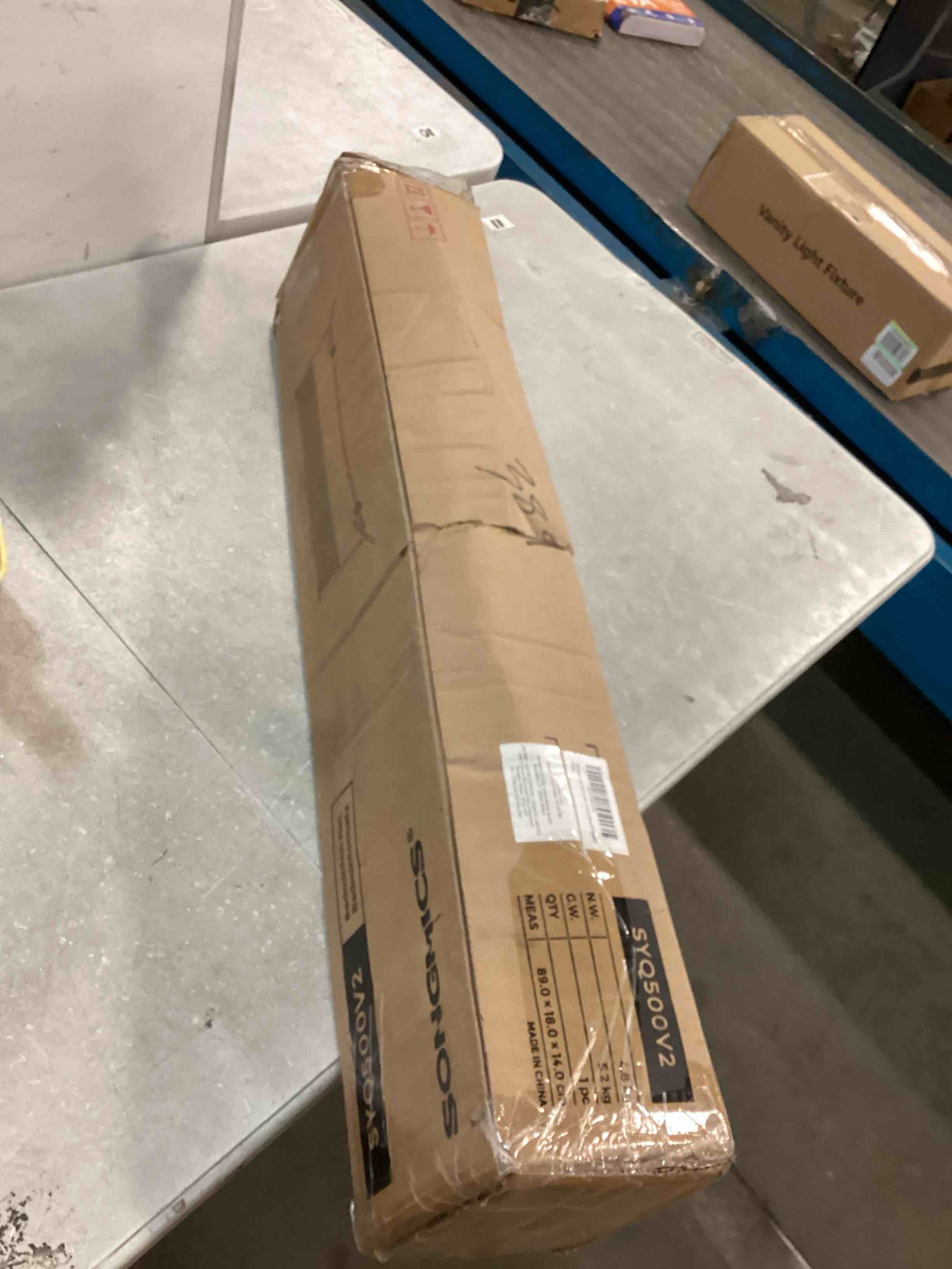 https://s3.amazonaws.com/lotting-images-prod/bidfta/BLU6759423_1721737048900.jpeg