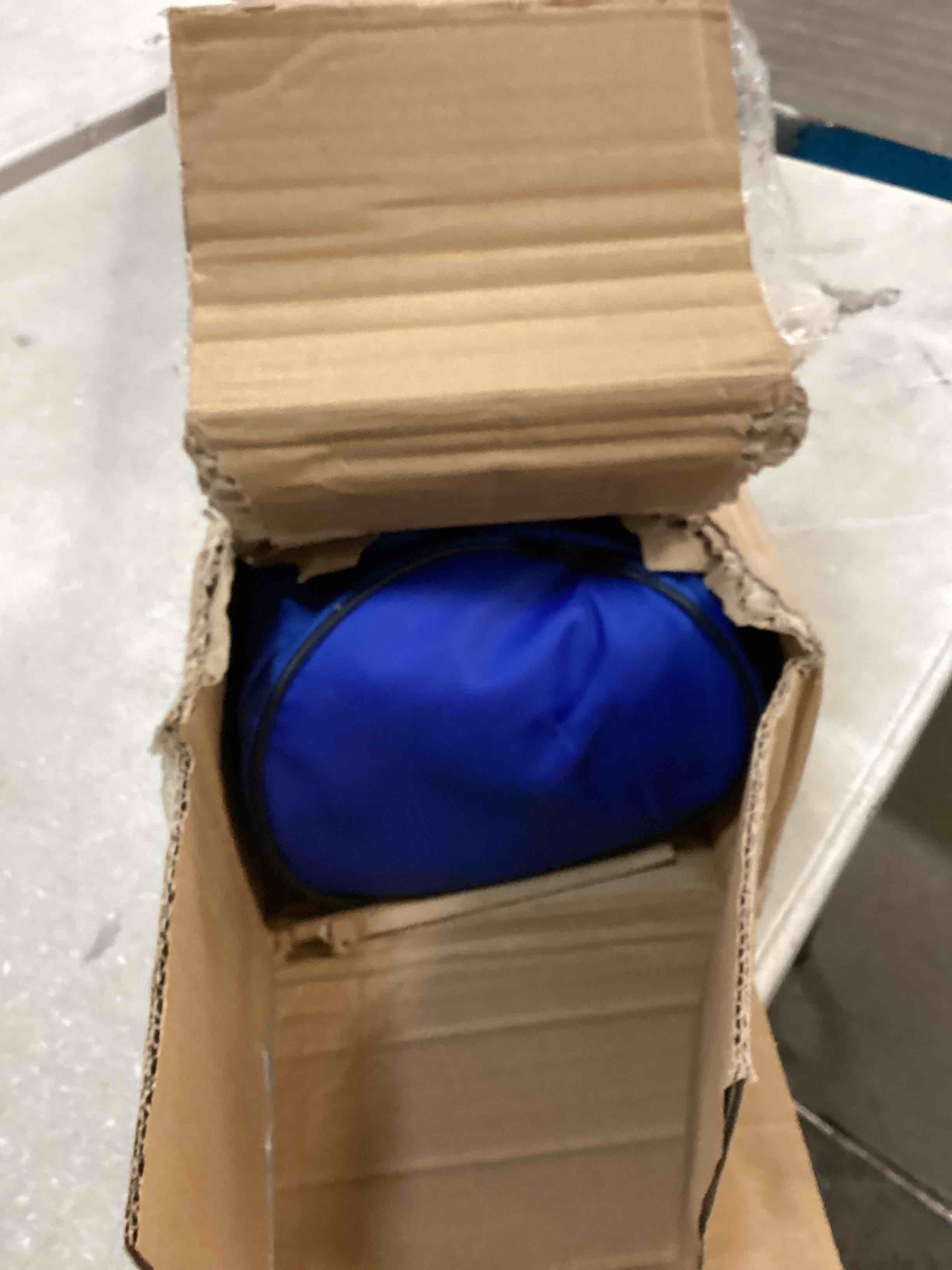 https://s3.amazonaws.com/lotting-images-prod/bidfta/BLU6759423_1721737100605.jpeg