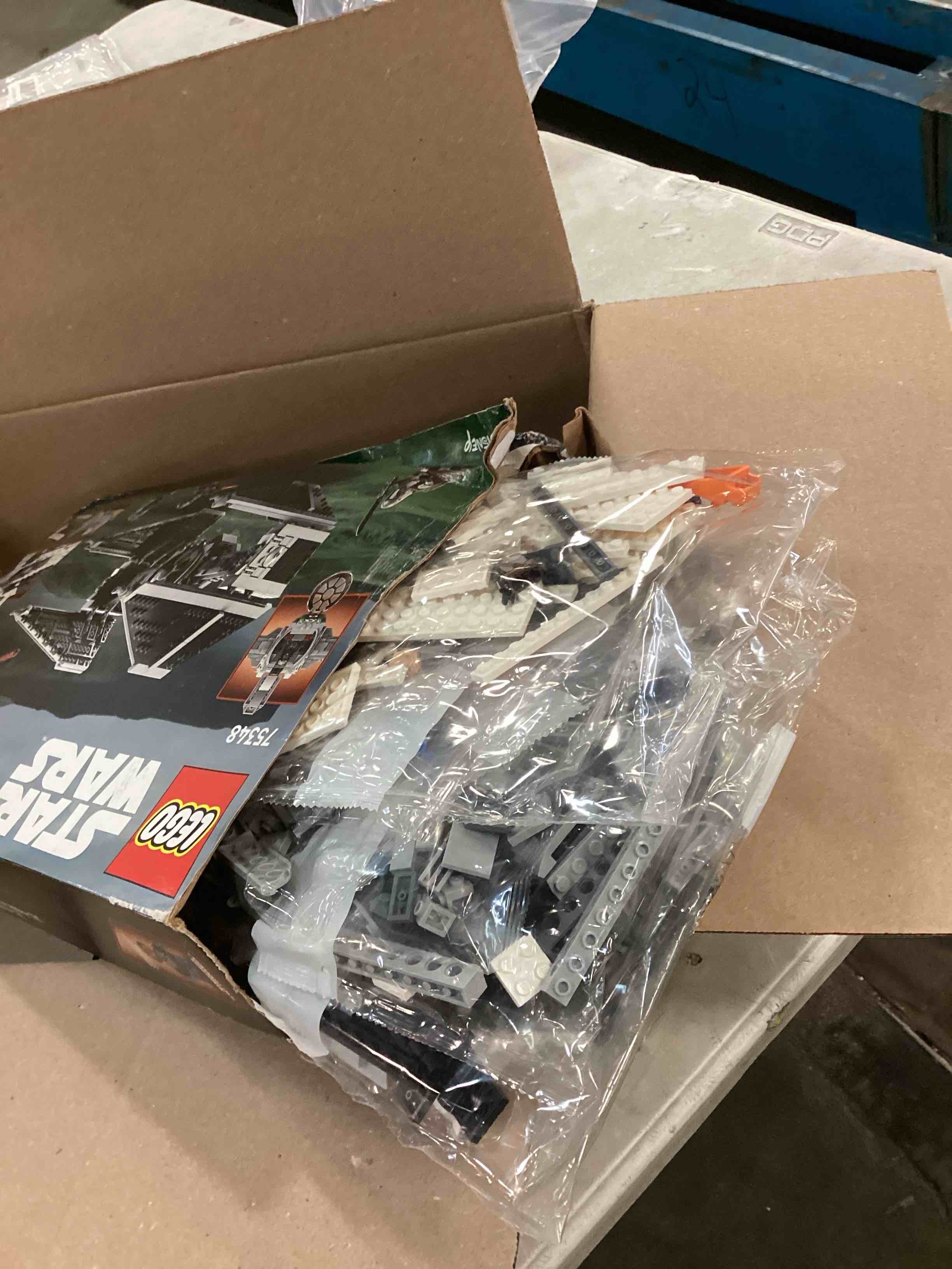 https://s3.amazonaws.com/lotting-images-prod/bidfta/BLU6759438_1721738701537.jpeg