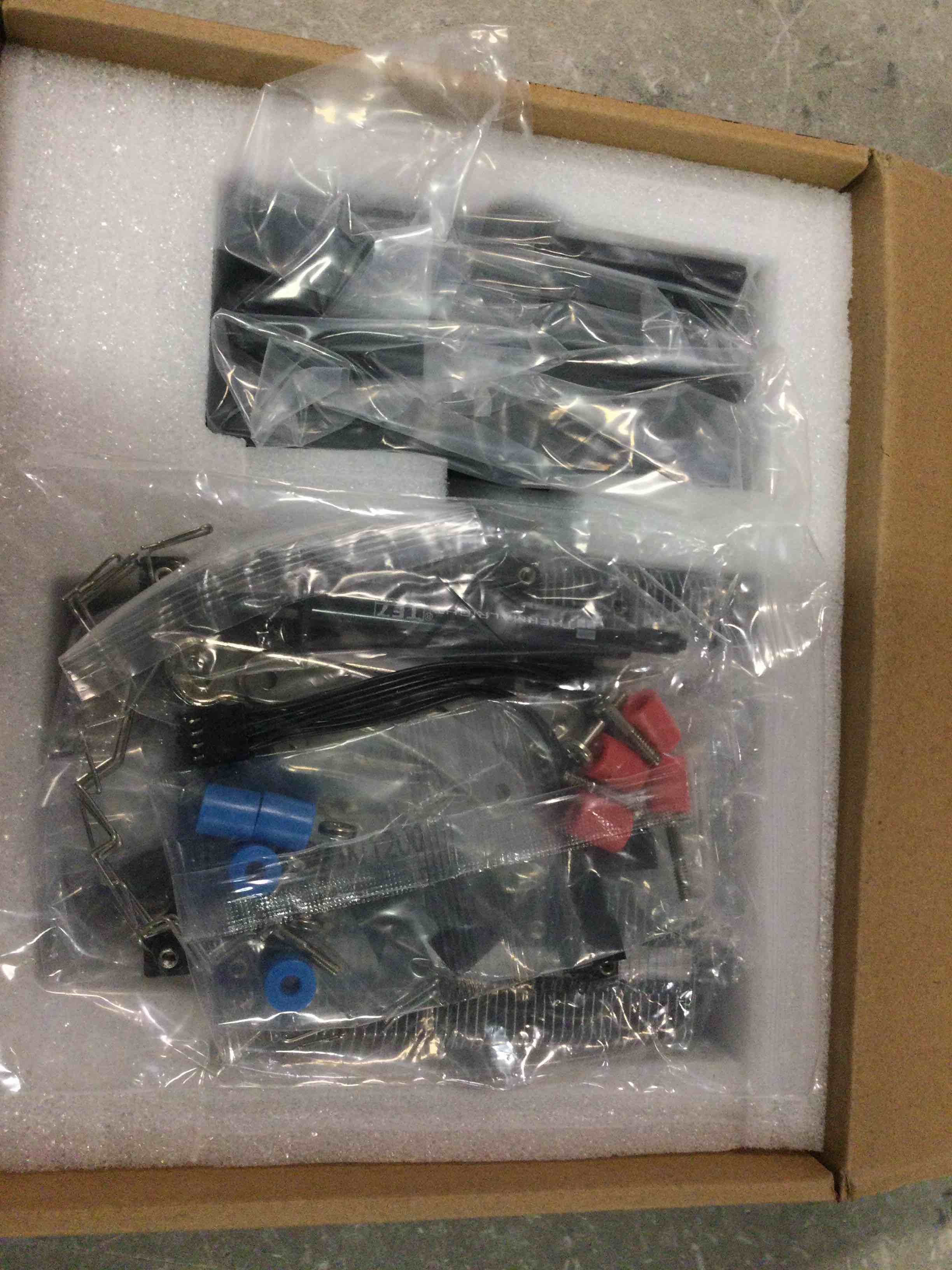 https://s3.amazonaws.com/lotting-images-prod/bidfta/BLU6759982_1720707746187.jpeg