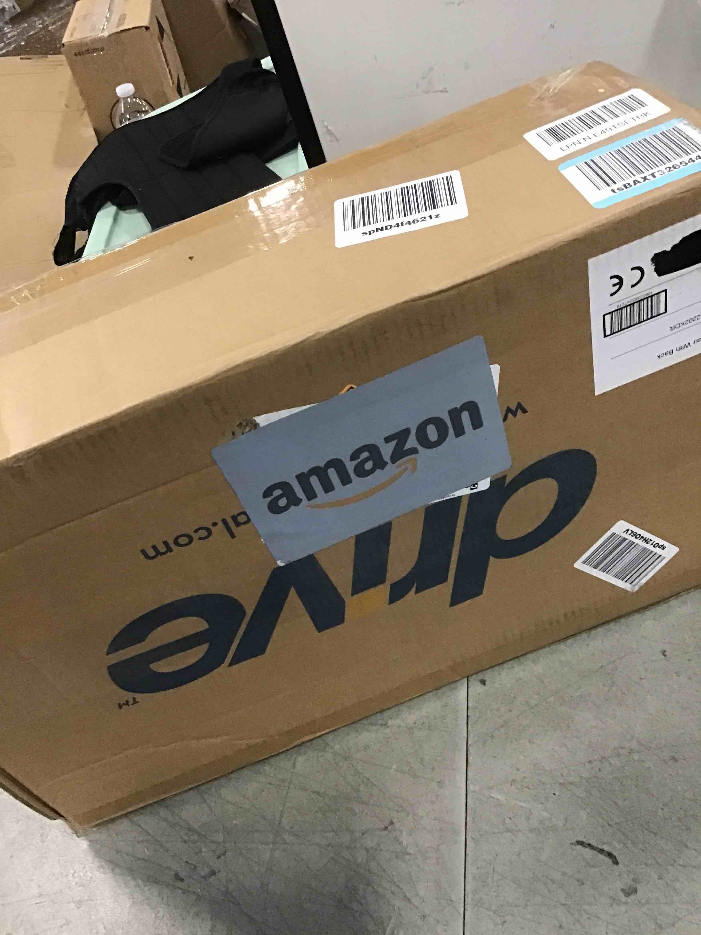 https://s3.amazonaws.com/lotting-images-prod/bidfta/BLU6762372_1721310710829.jpeg