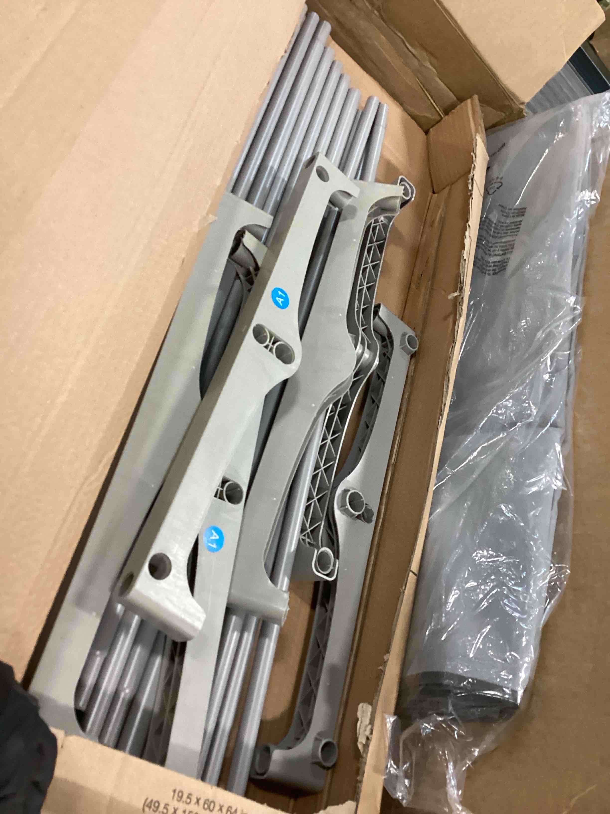https://s3.amazonaws.com/lotting-images-prod/bidfta/BLU6762489_1720528583788.jpeg