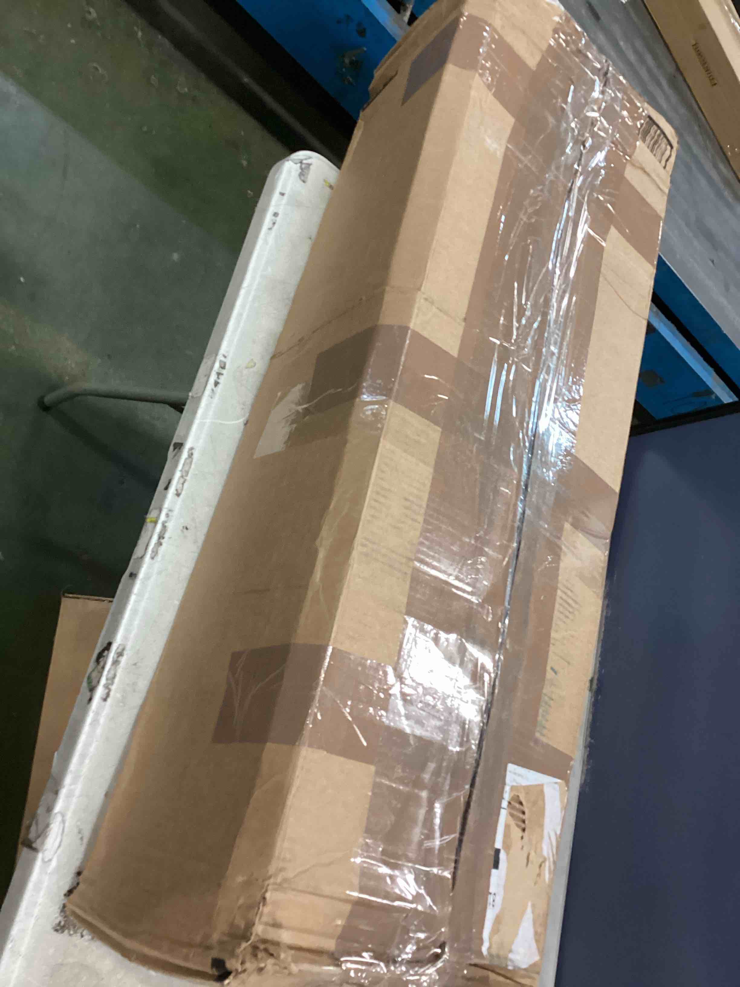 https://s3.amazonaws.com/lotting-images-prod/bidfta/BLU6762489_1720528615543.jpeg