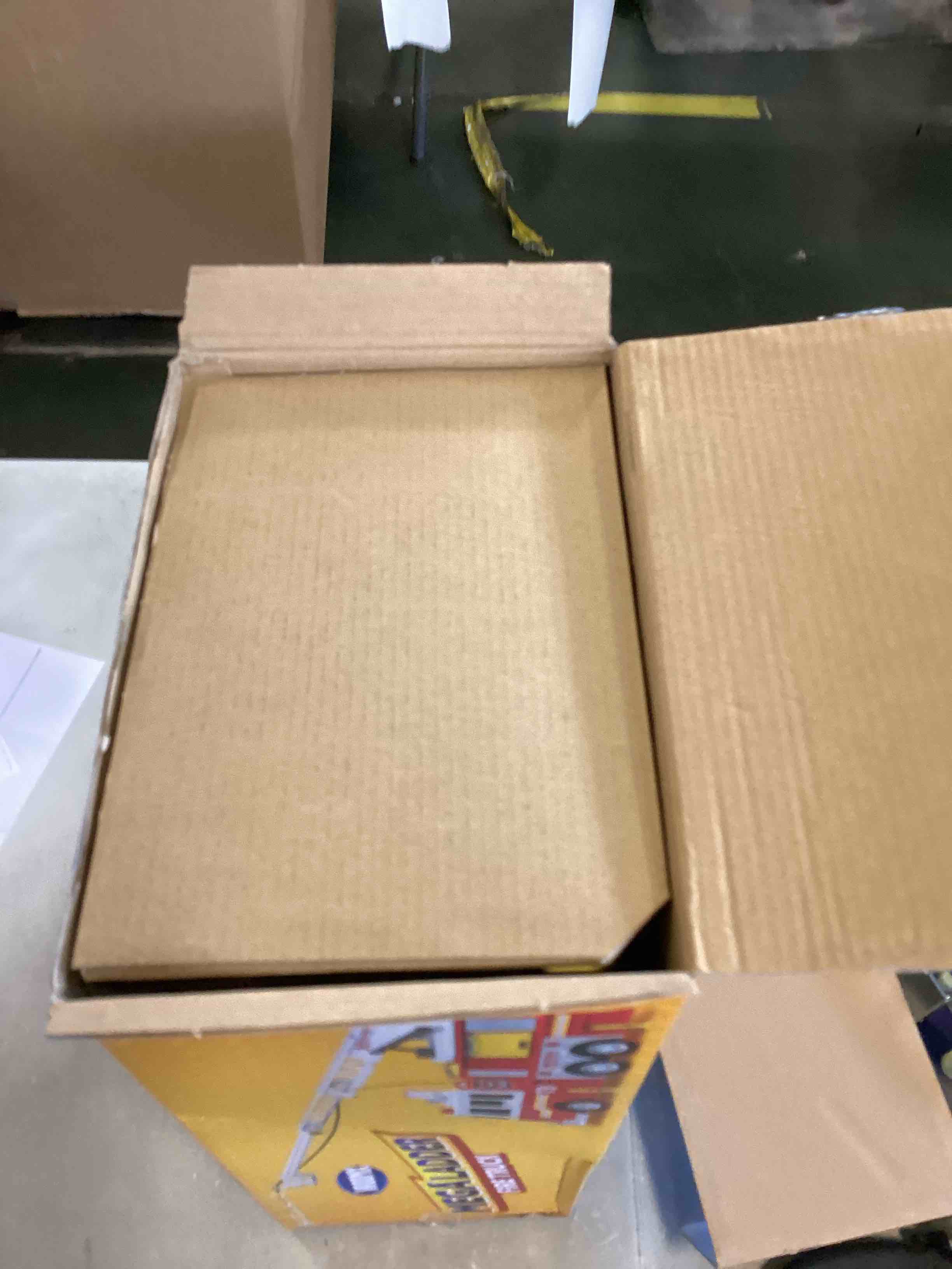 https://s3.amazonaws.com/lotting-images-prod/bidfta/BLU6764209_1719516775904.jpeg