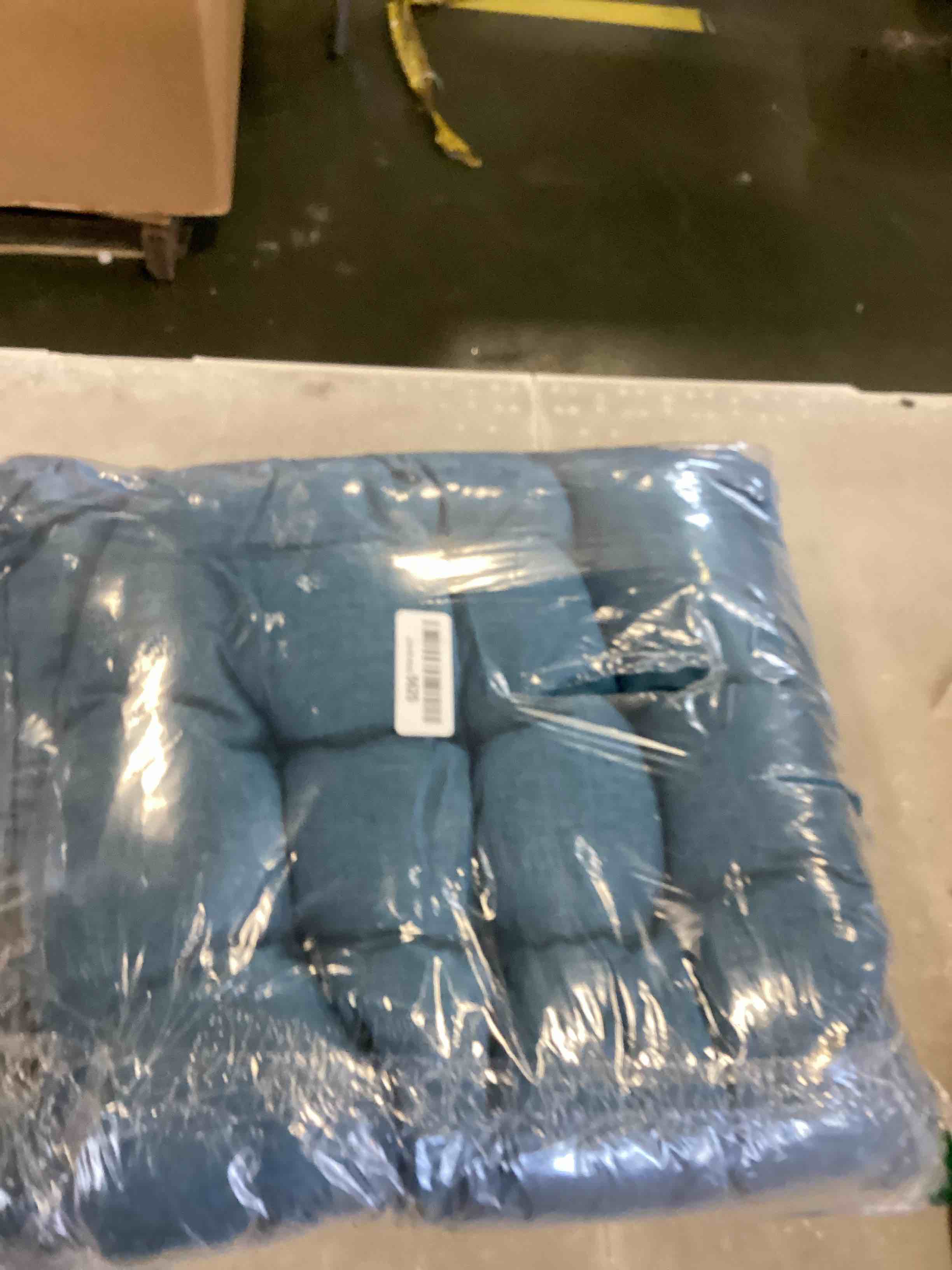 https://s3.amazonaws.com/lotting-images-prod/bidfta/BLU6764224_1719518082893.jpeg
