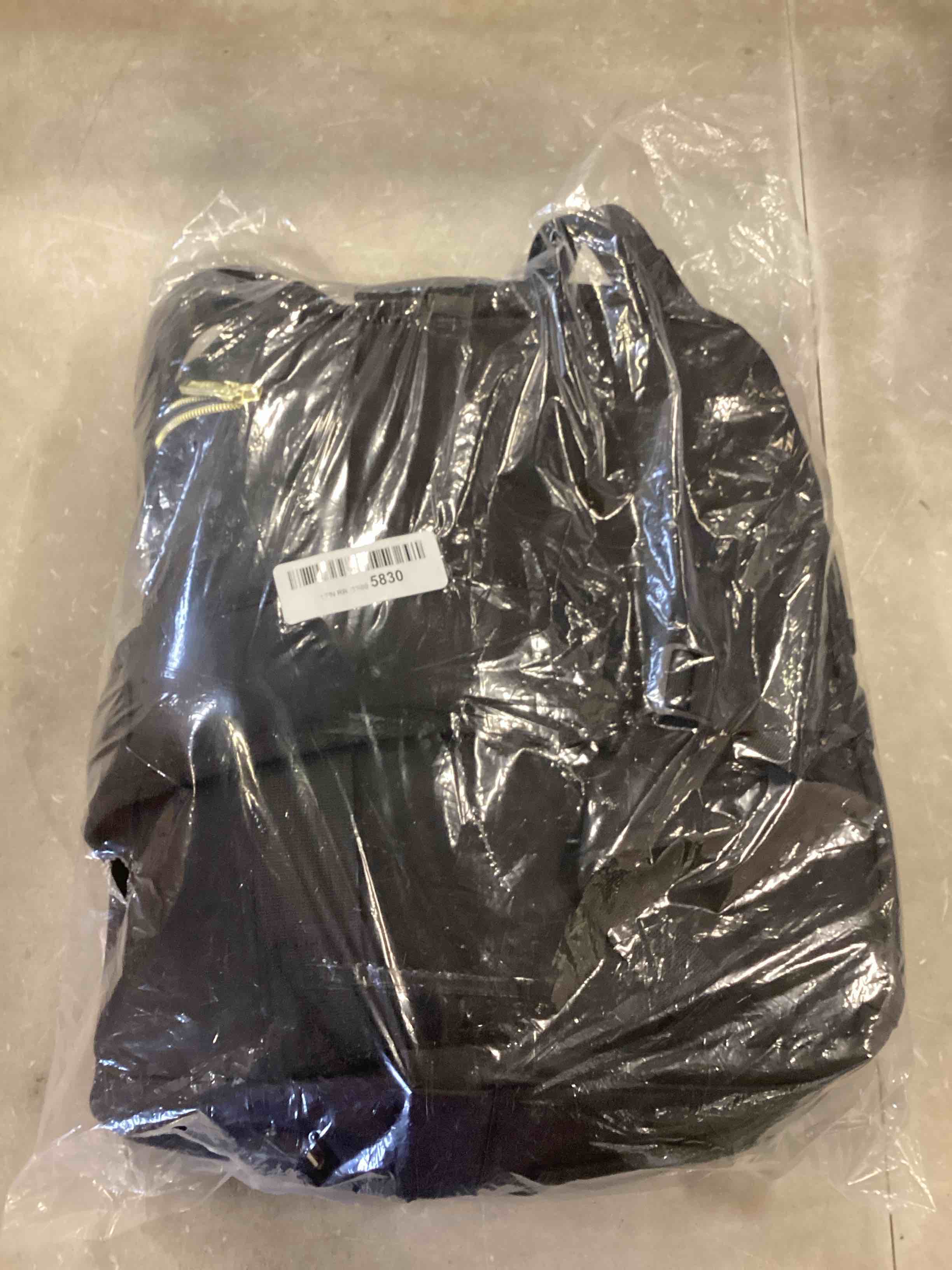 https://s3.amazonaws.com/lotting-images-prod/bidfta/BLU6766282_1720012401058.jpeg