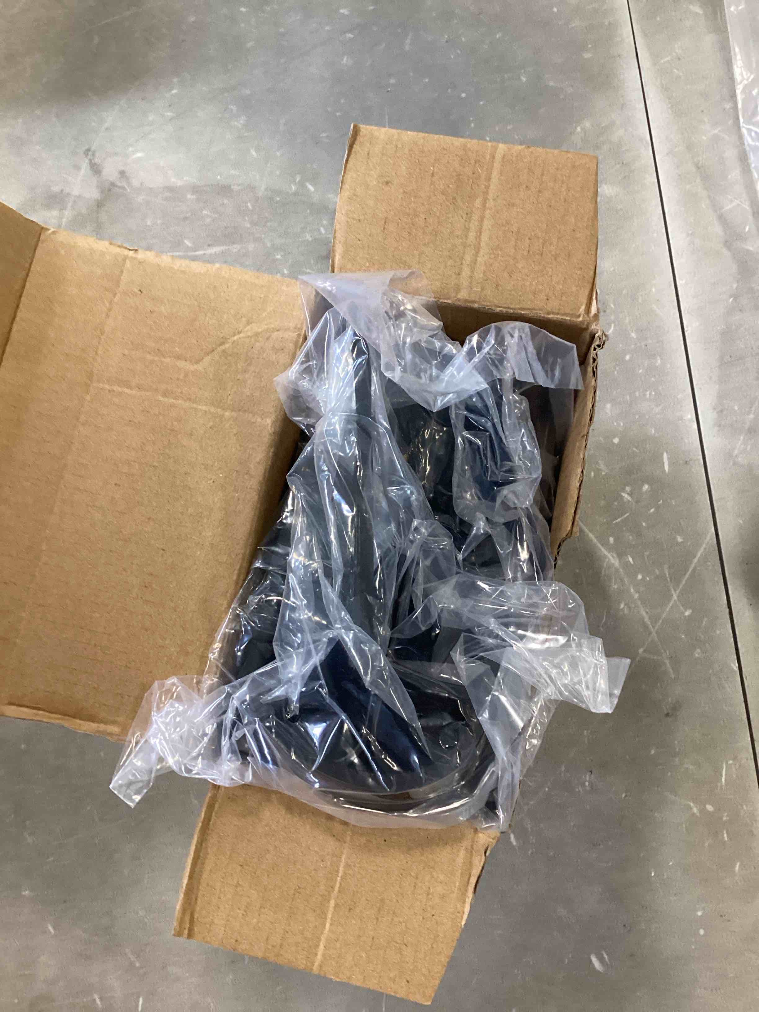 https://s3.amazonaws.com/lotting-images-prod/bidfta/BLU6766921_1720460458926.jpeg