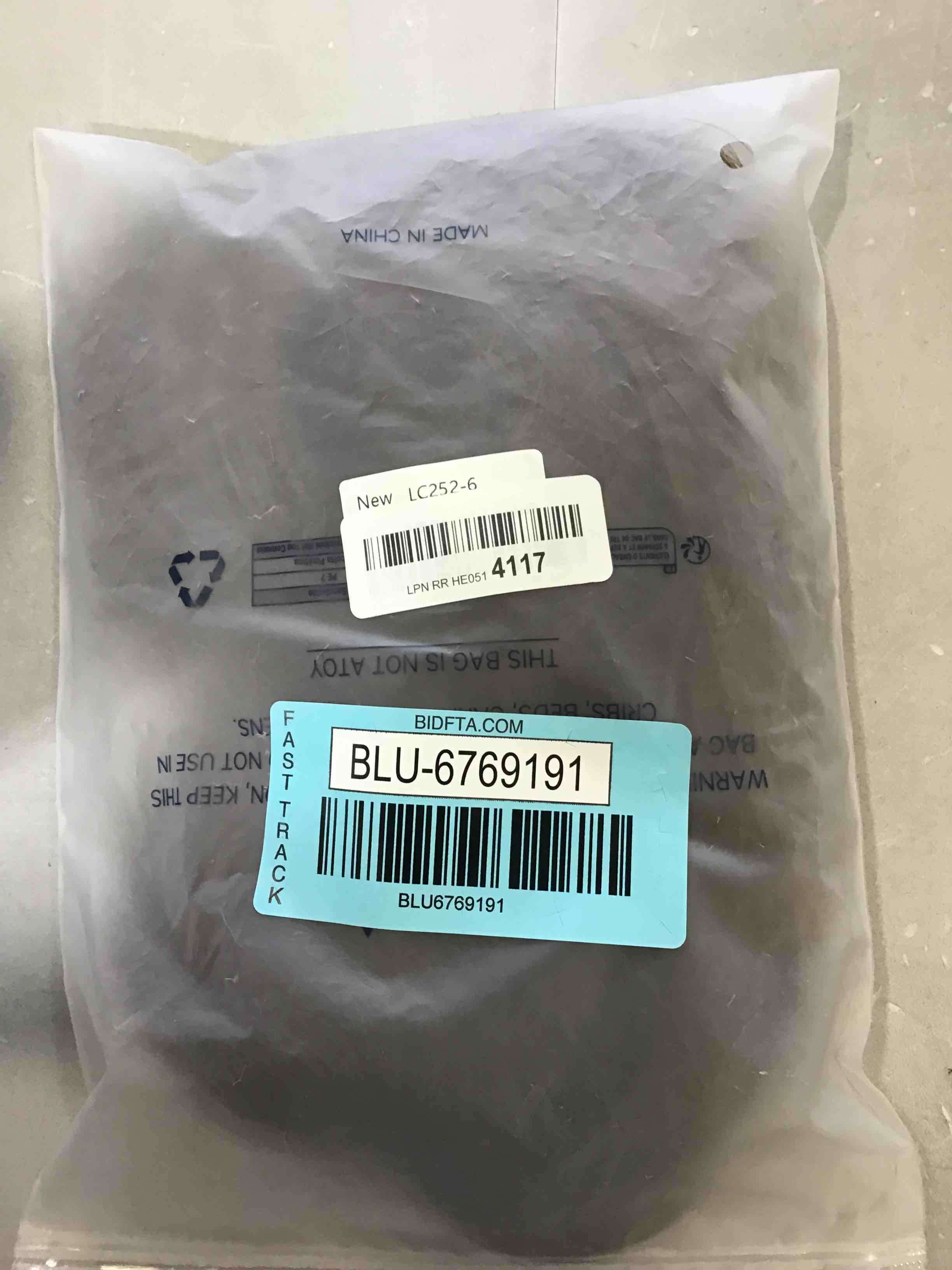 https://s3.amazonaws.com/lotting-images-prod/bidfta/BLU6769191_1720638283276.jpeg