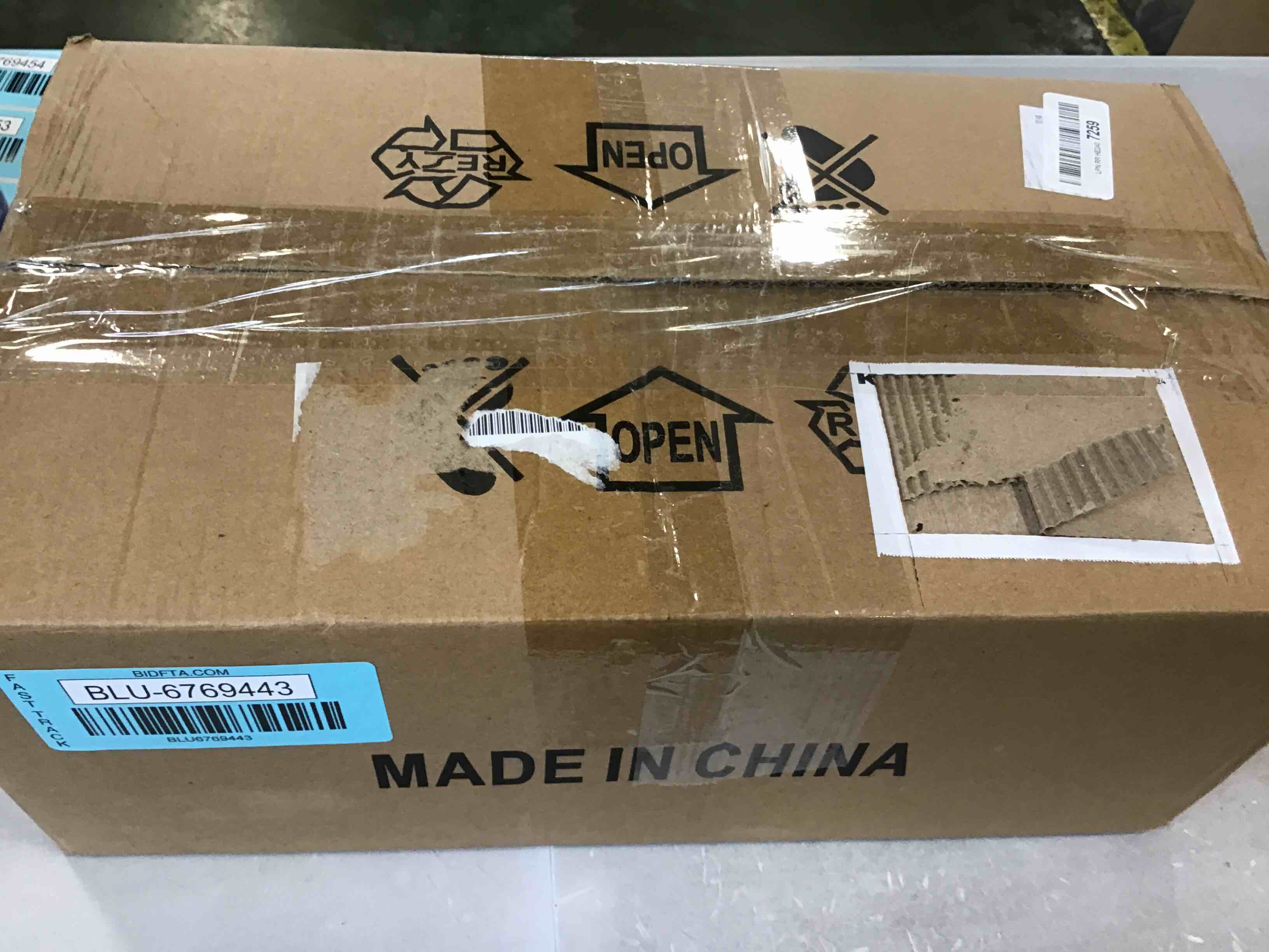 https://s3.amazonaws.com/lotting-images-prod/bidfta/BLU6769443_1720812113925.jpeg