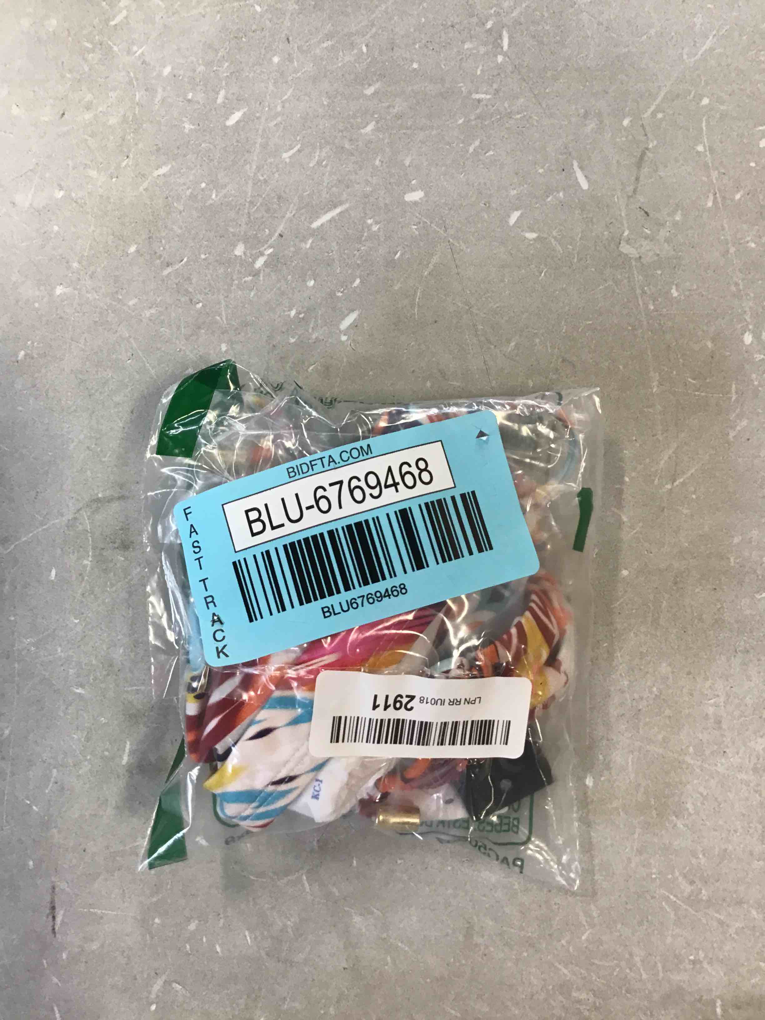https://s3.amazonaws.com/lotting-images-prod/bidfta/BLU6769468_1720815274827.jpeg