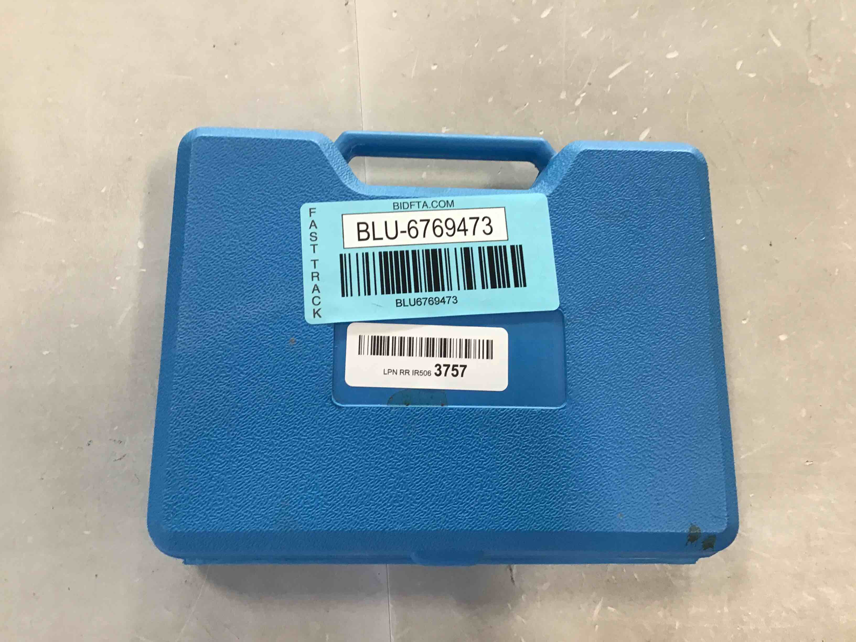 https://s3.amazonaws.com/lotting-images-prod/bidfta/BLU6769473_1721045012570.jpeg
