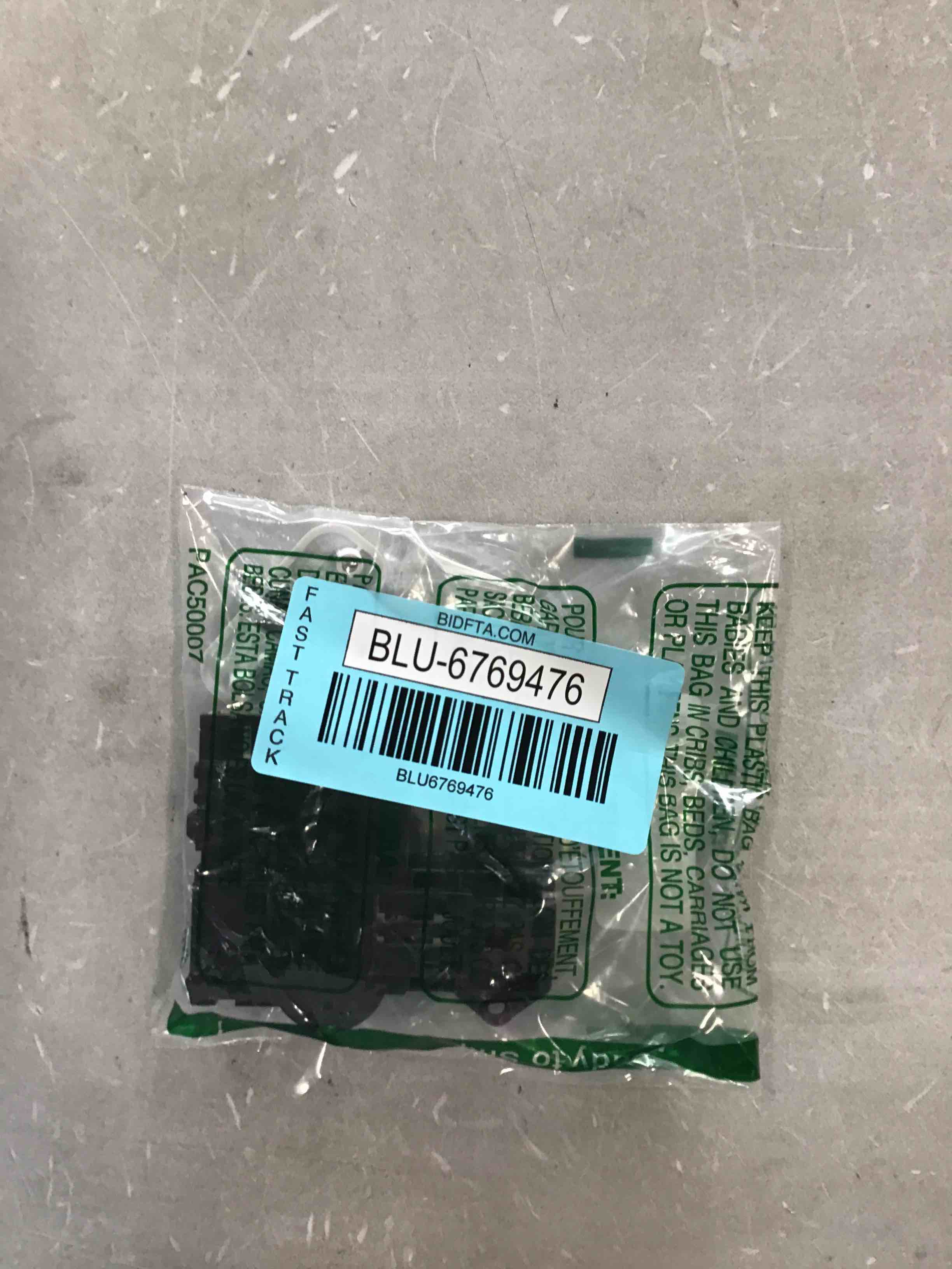 https://s3.amazonaws.com/lotting-images-prod/bidfta/BLU6769476_1721045537817.jpeg