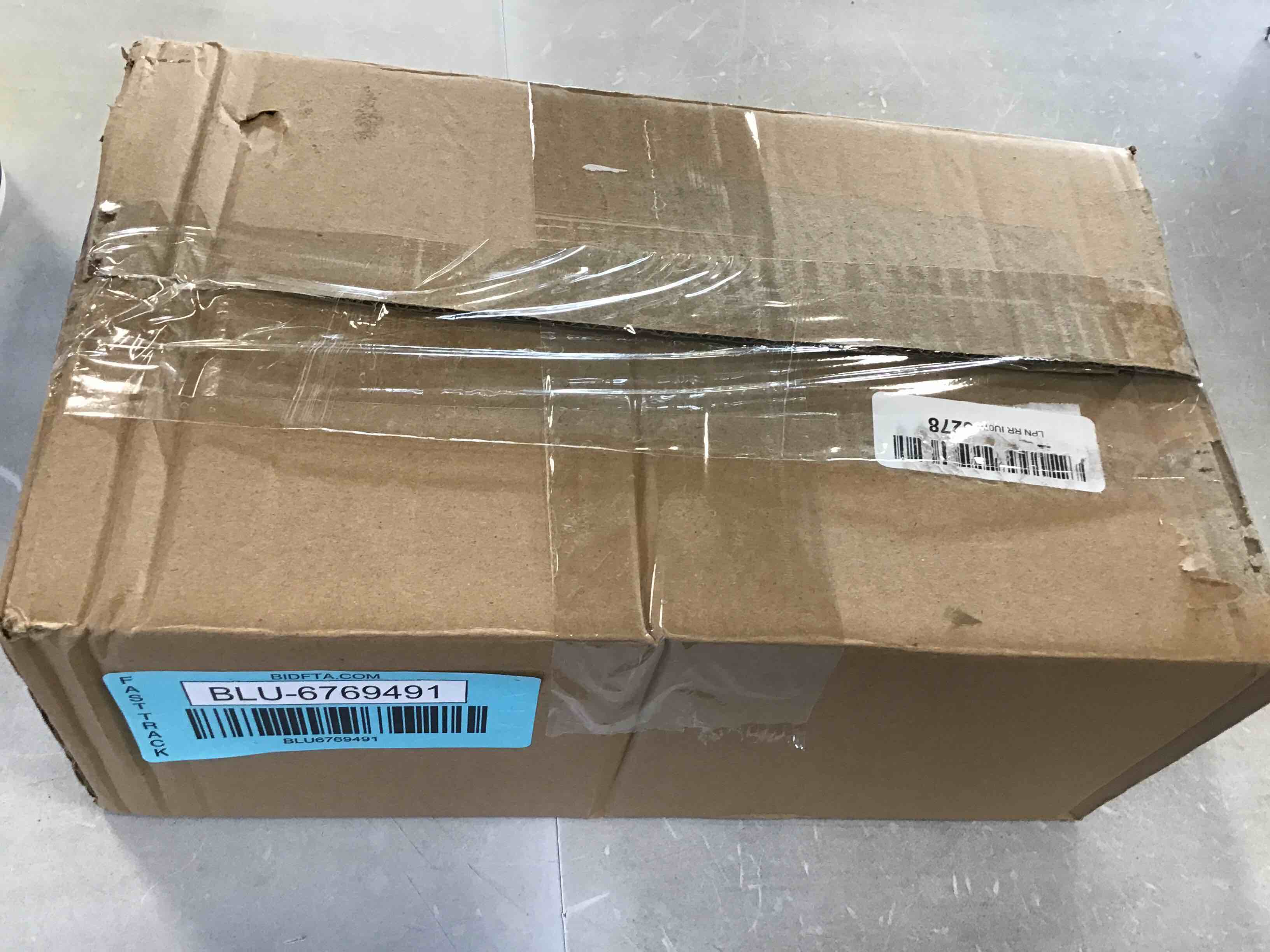 https://s3.amazonaws.com/lotting-images-prod/bidfta/BLU6769491_1721048185213.jpeg