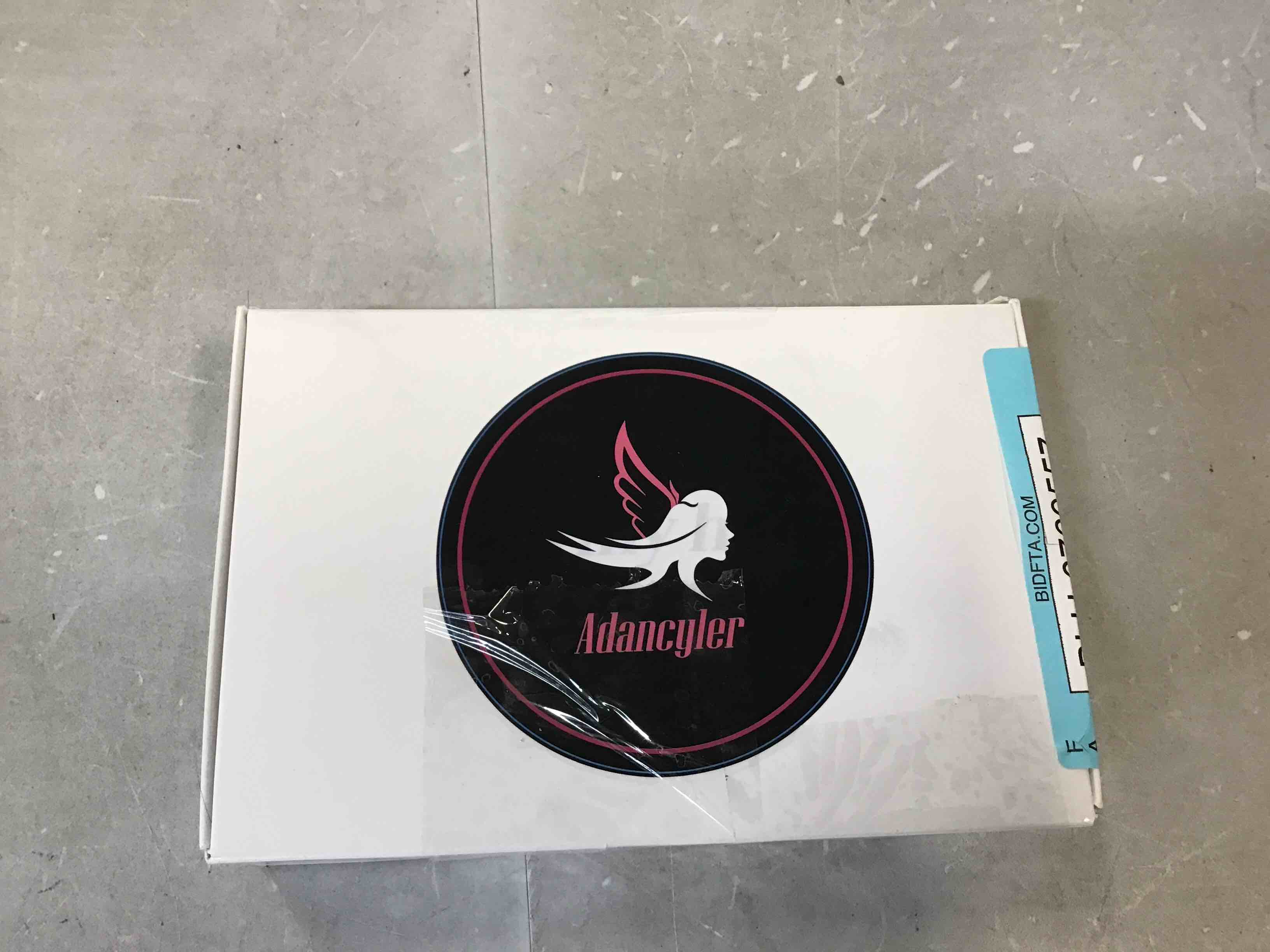 https://s3.amazonaws.com/lotting-images-prod/bidfta/BLU6769557_1721064727642.jpeg
