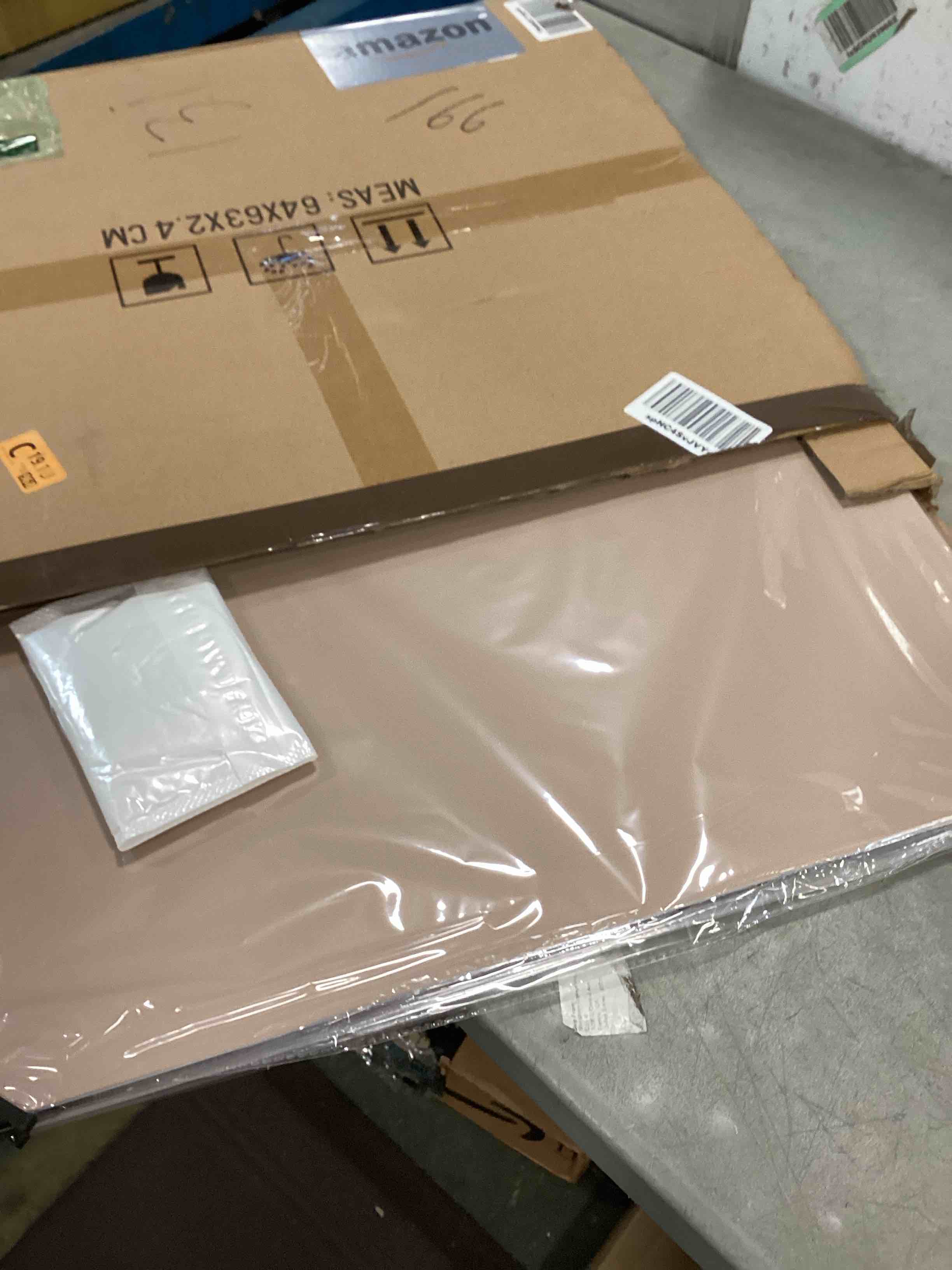 https://s3.amazonaws.com/lotting-images-prod/bidfta/BLU6770024_1719963912338.jpeg