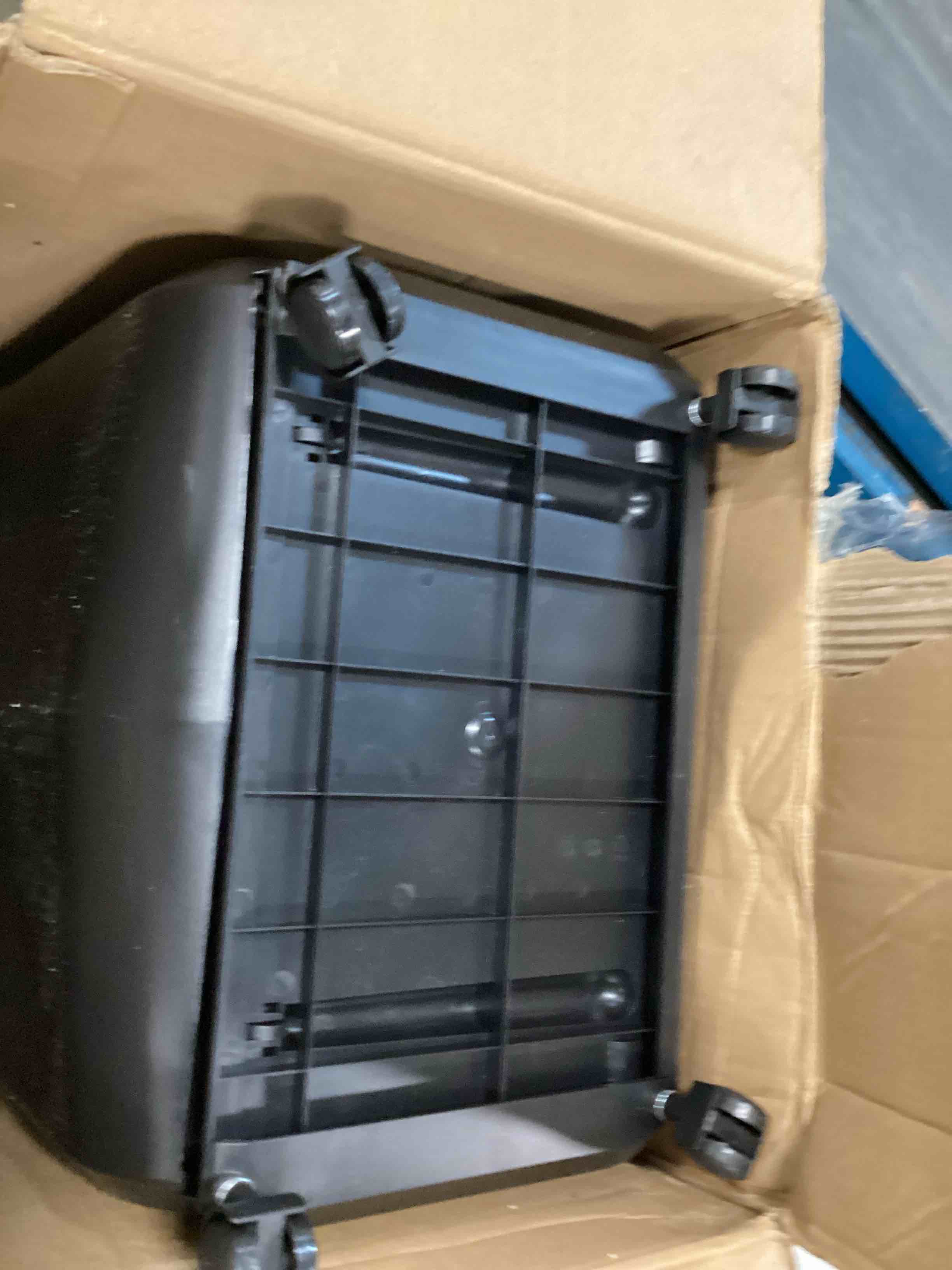 https://s3.amazonaws.com/lotting-images-prod/bidfta/BLU6770261_1720063975872.jpeg