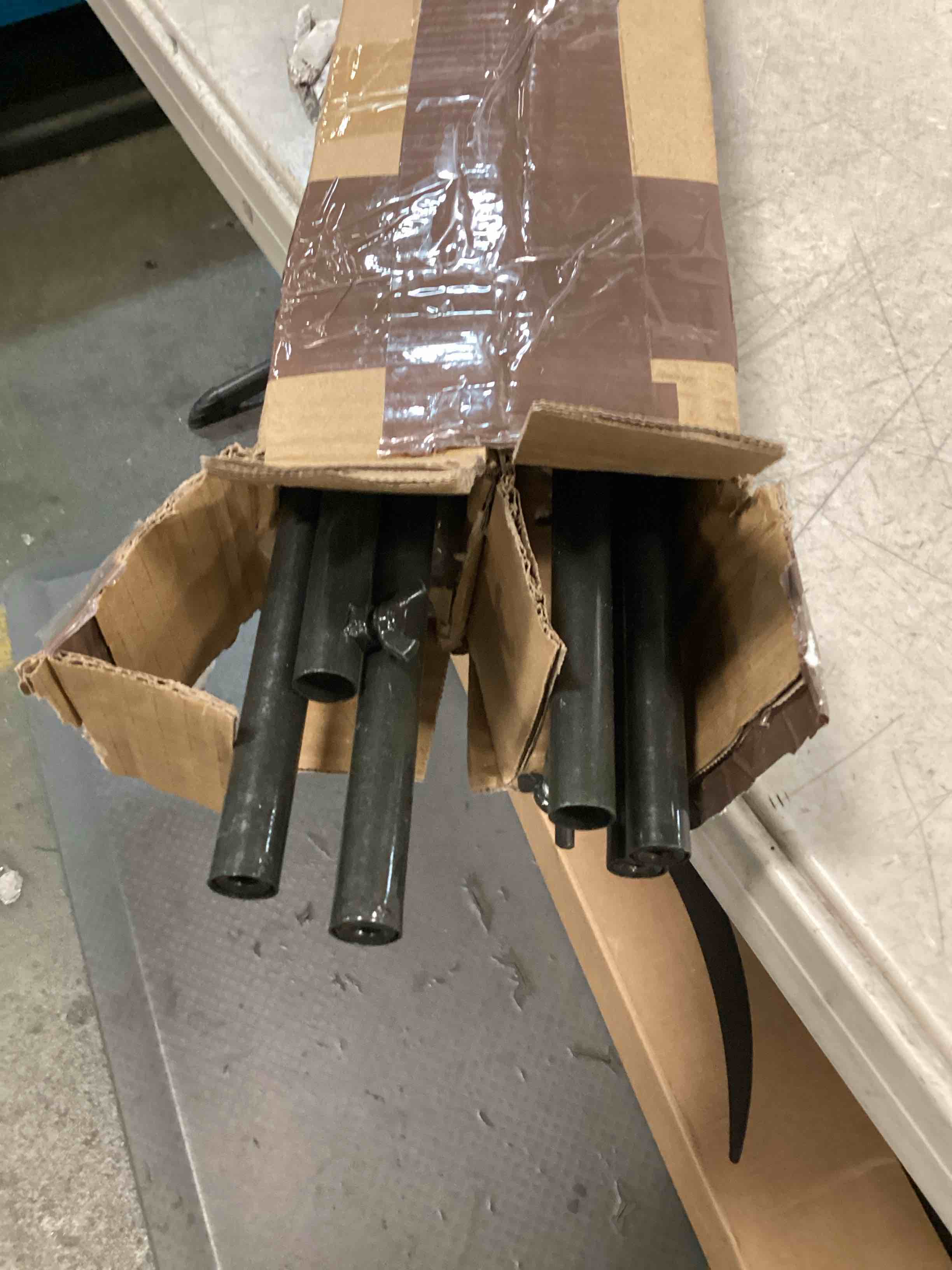 https://s3.amazonaws.com/lotting-images-prod/bidfta/BLU6770430_1720237410176.jpeg