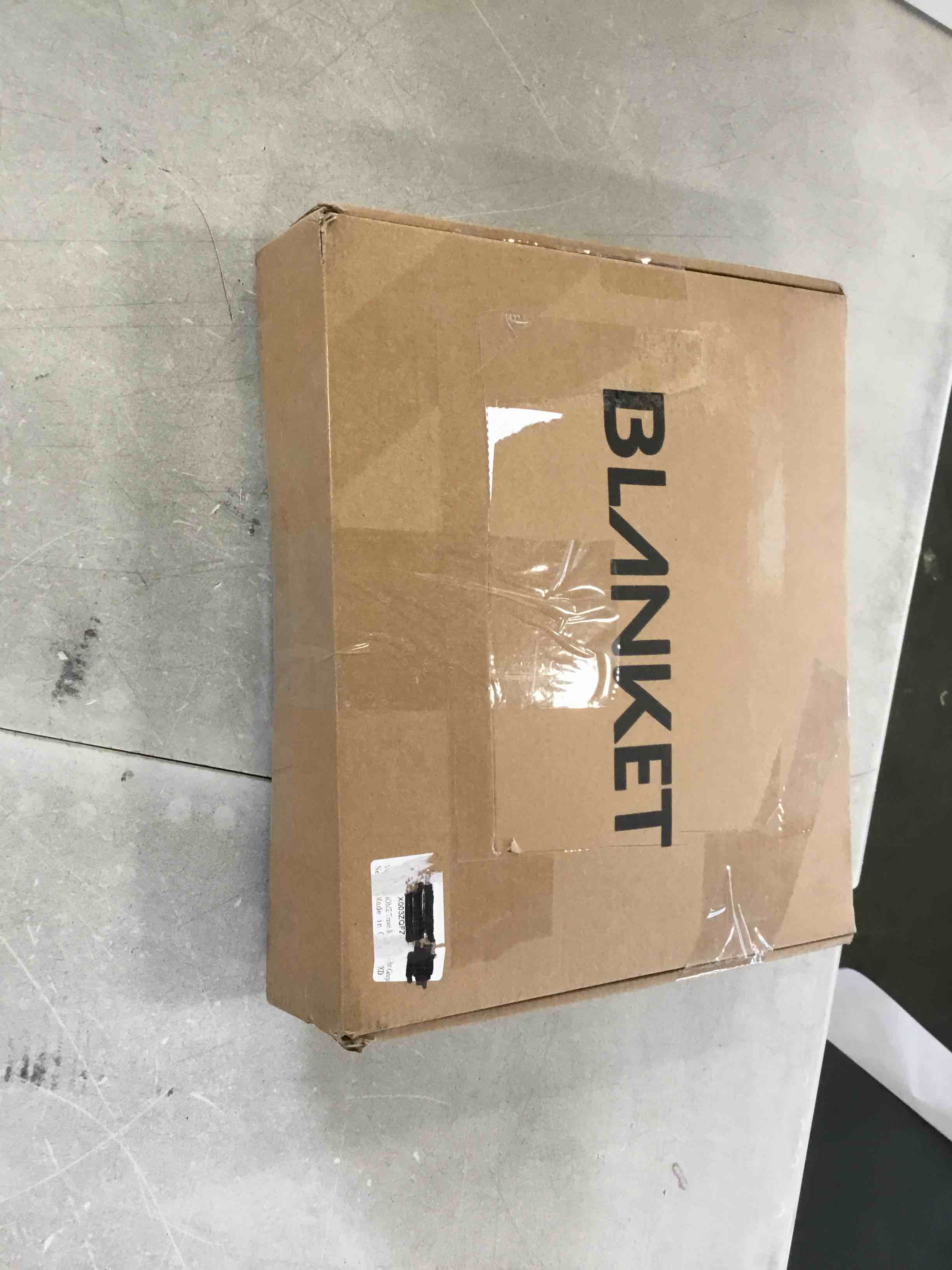 https://s3.amazonaws.com/lotting-images-prod/bidfta/BLU6772139_1719961001331.jpeg