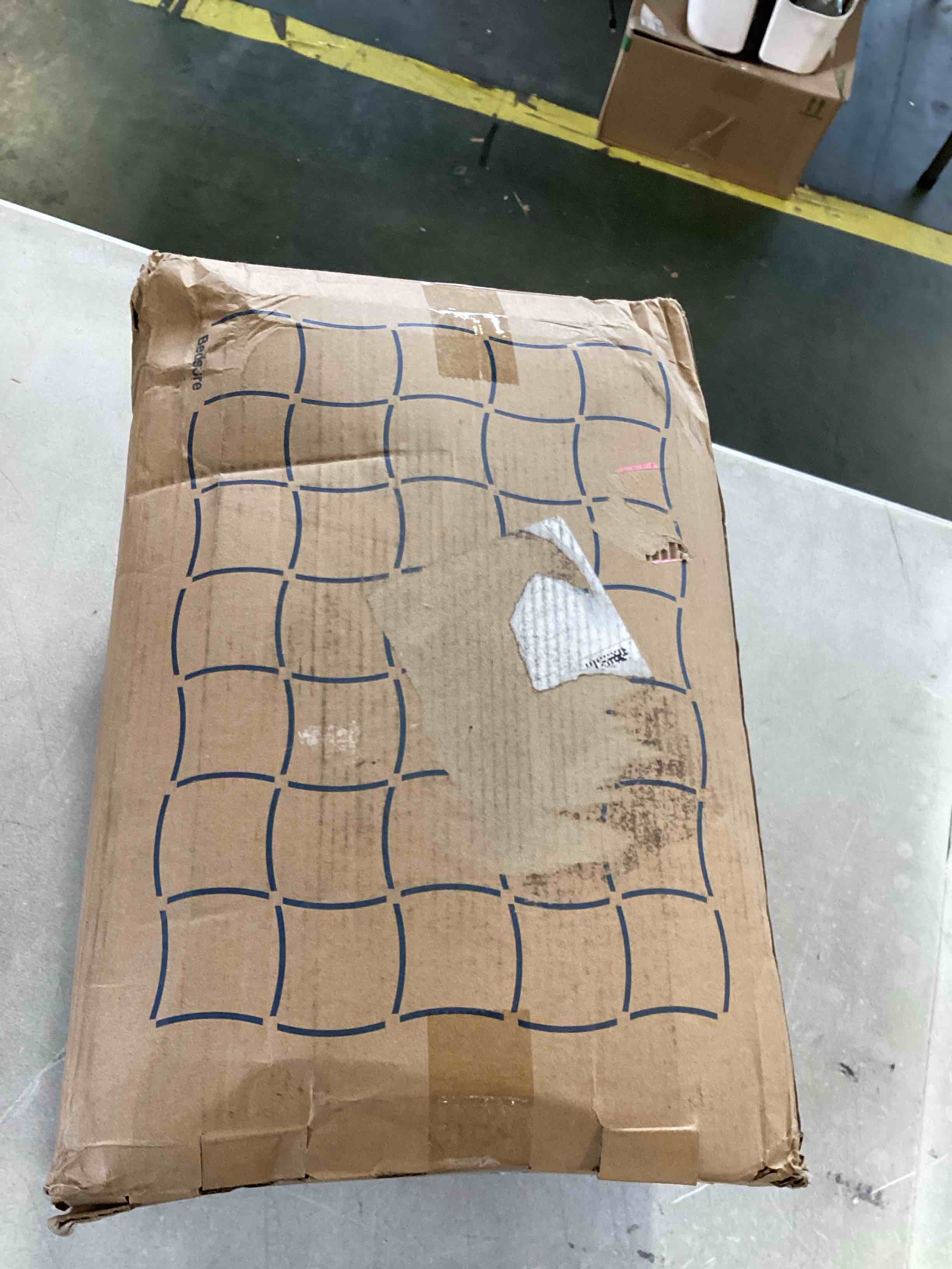 https://s3.amazonaws.com/lotting-images-prod/bidfta/BLU6772915_1720464497699.jpeg