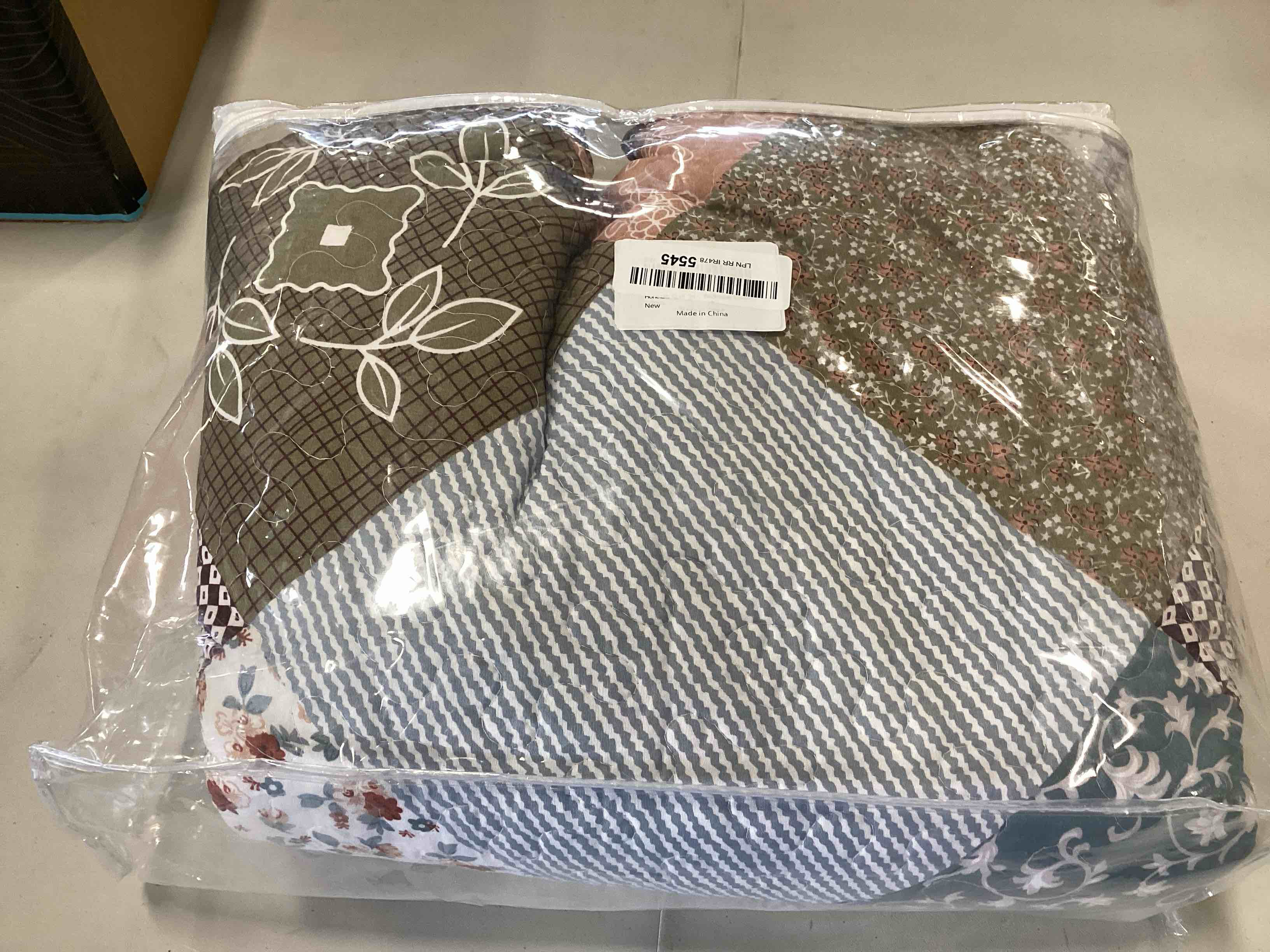 https://s3.amazonaws.com/lotting-images-prod/bidfta/BLU6773002_1720461328909.jpeg