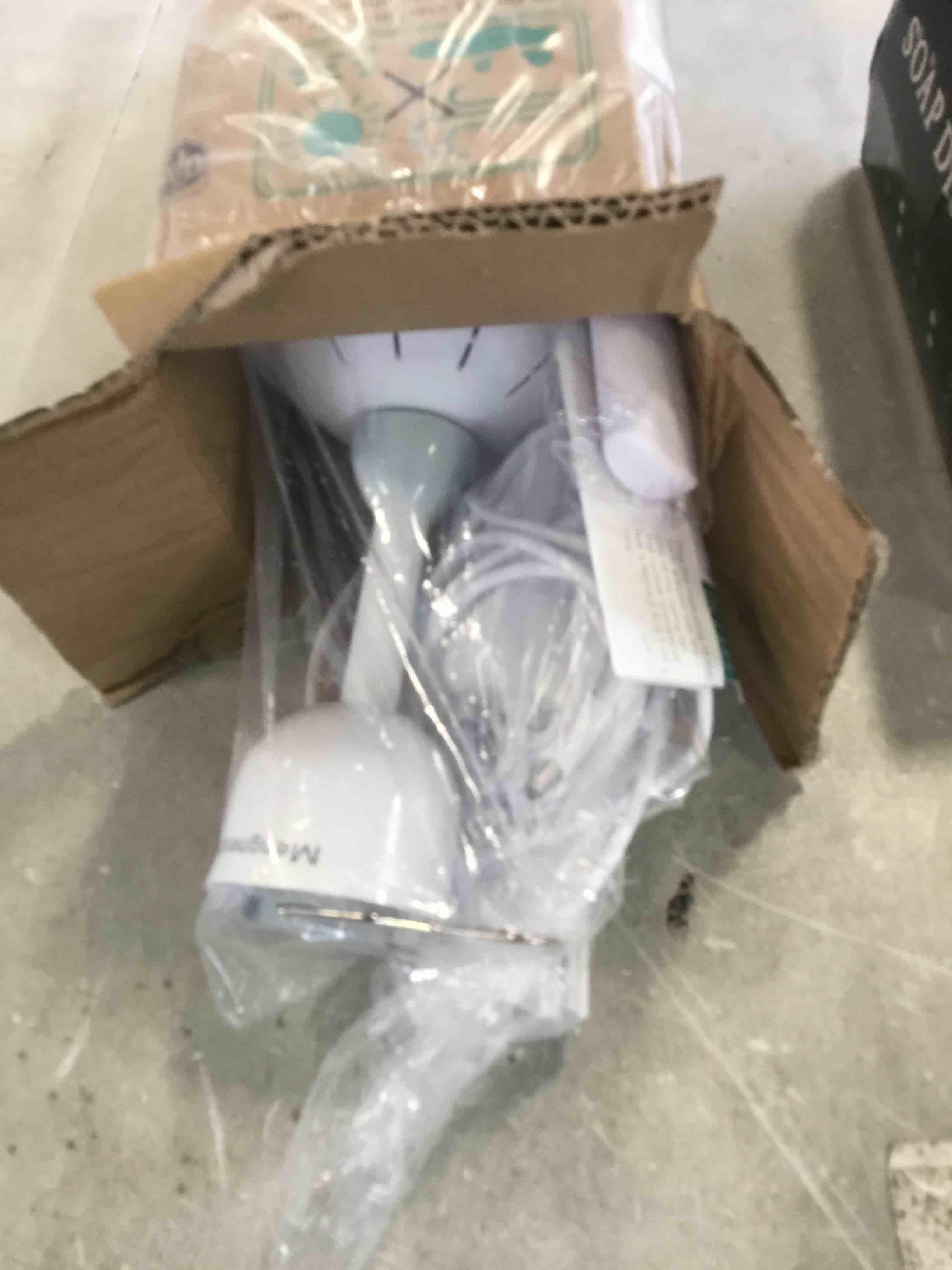https://s3.amazonaws.com/lotting-images-prod/bidfta/BLU6773393_1722623709025.jpeg