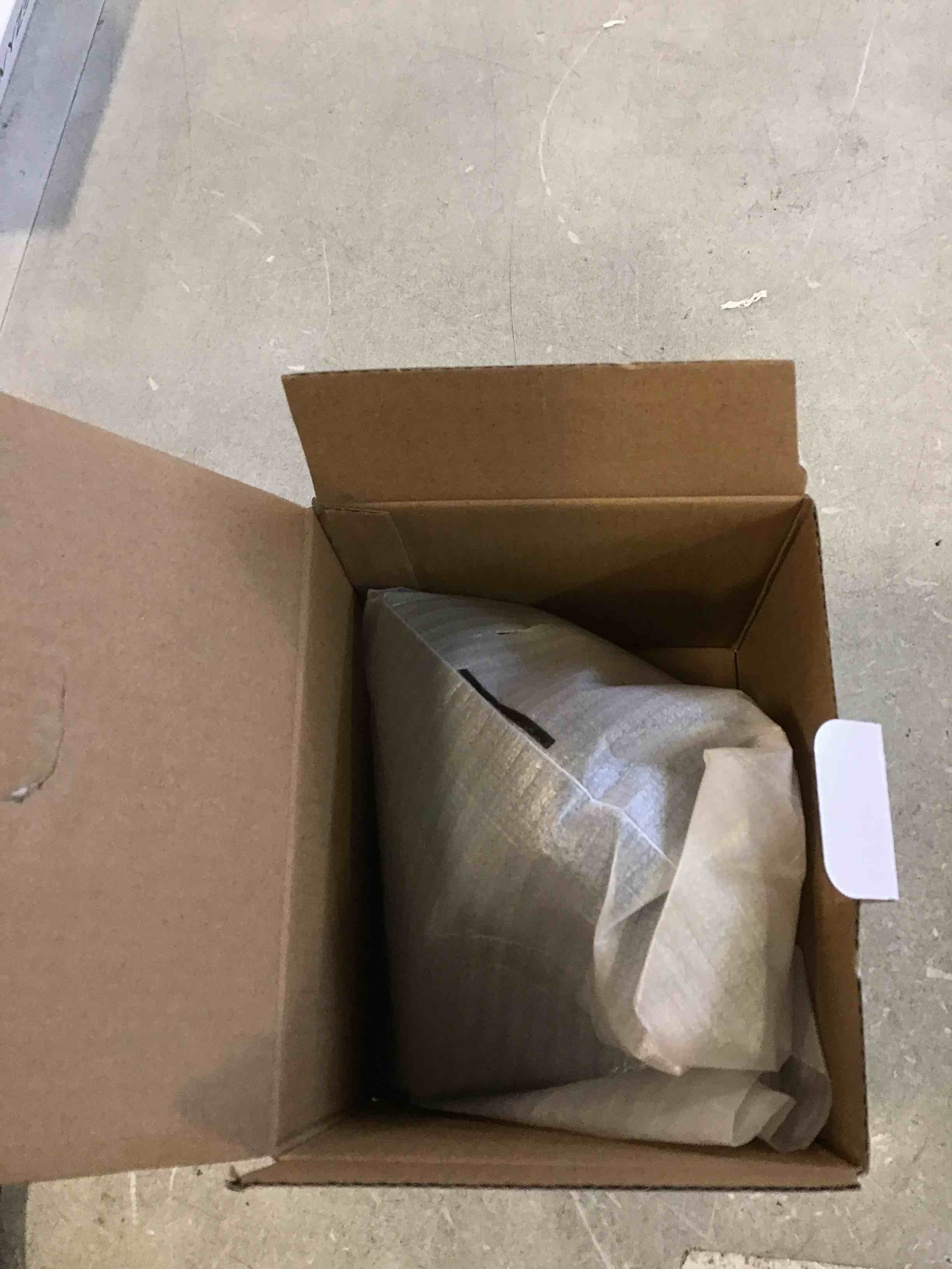 https://s3.amazonaws.com/lotting-images-prod/bidfta/BLU6774131_1722962914673.jpeg
