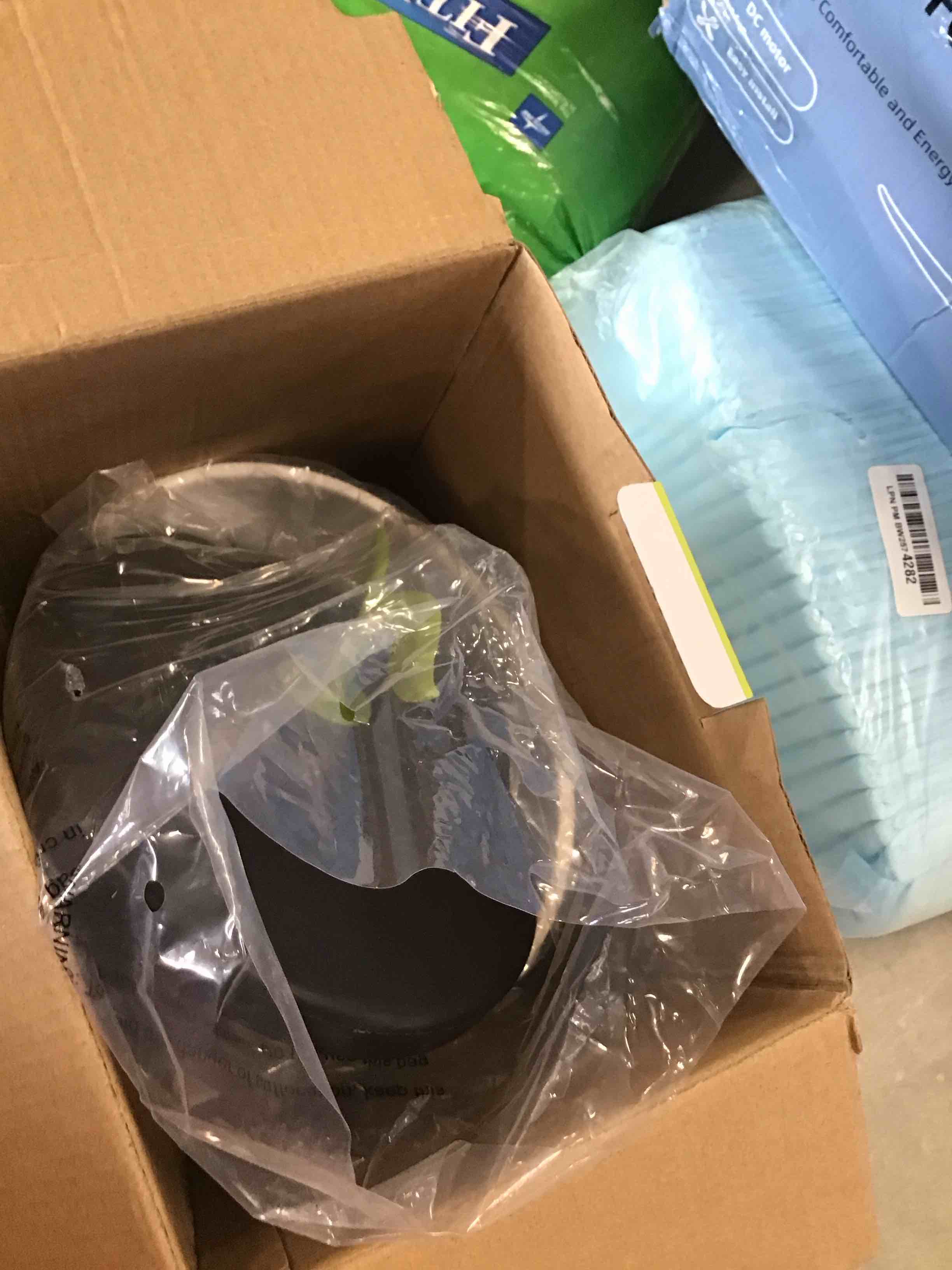 https://s3.amazonaws.com/lotting-images-prod/bidfta/BLU6774692_1721741174964.jpeg