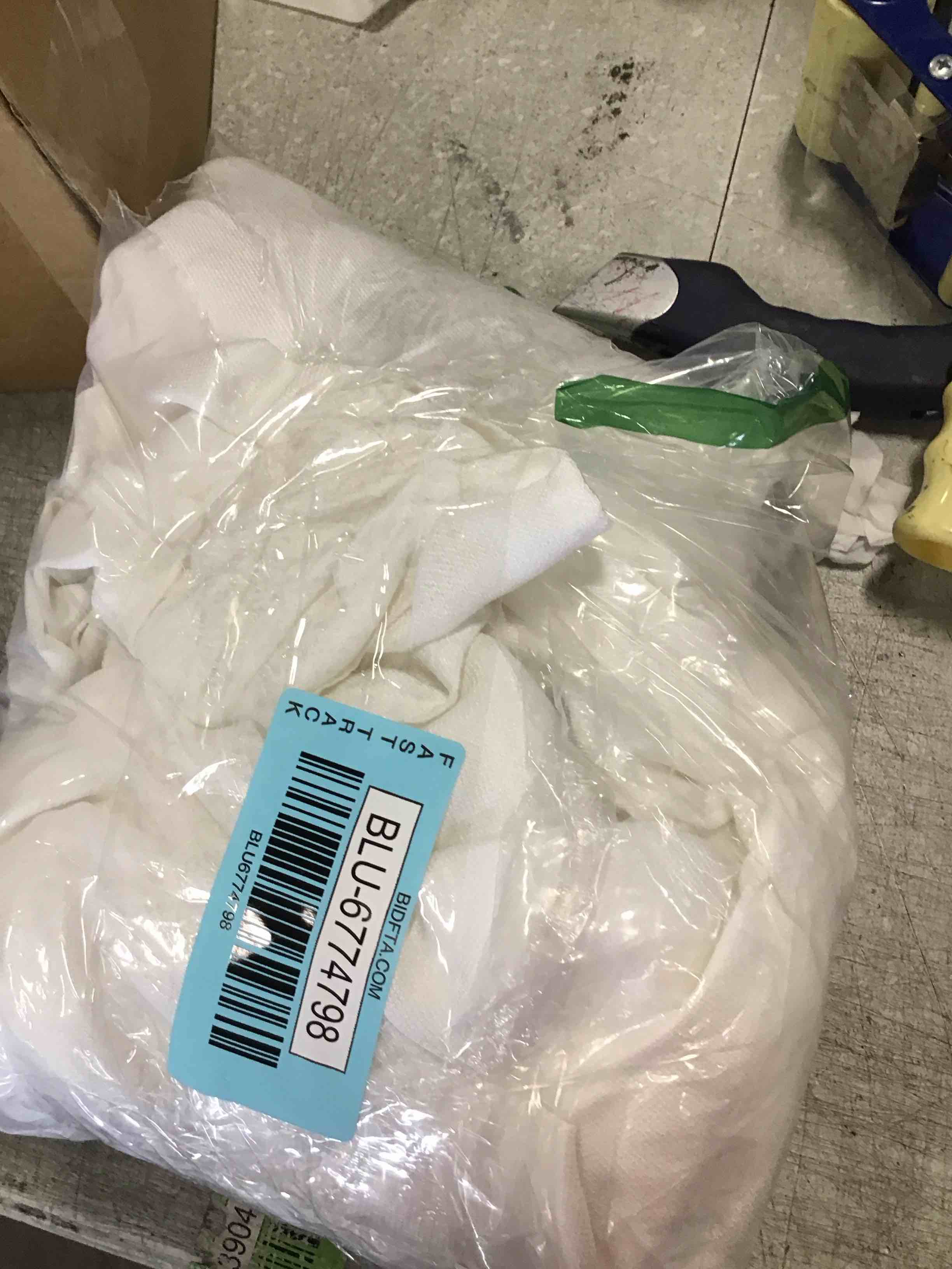 https://s3.amazonaws.com/lotting-images-prod/bidfta/BLU6774798_1721749345662.jpeg
