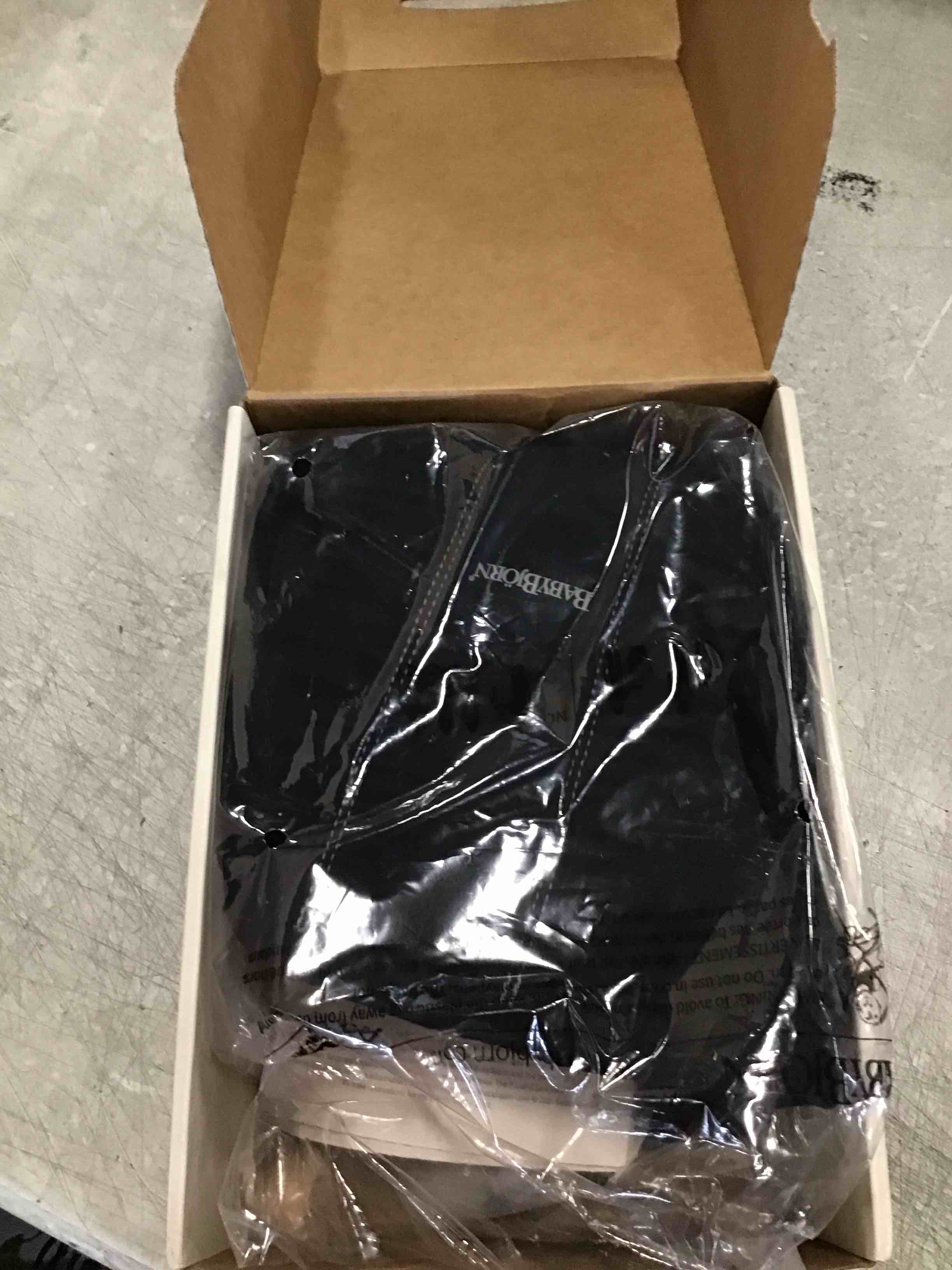 https://s3.amazonaws.com/lotting-images-prod/bidfta/BLU6774941_1721765385433.jpeg