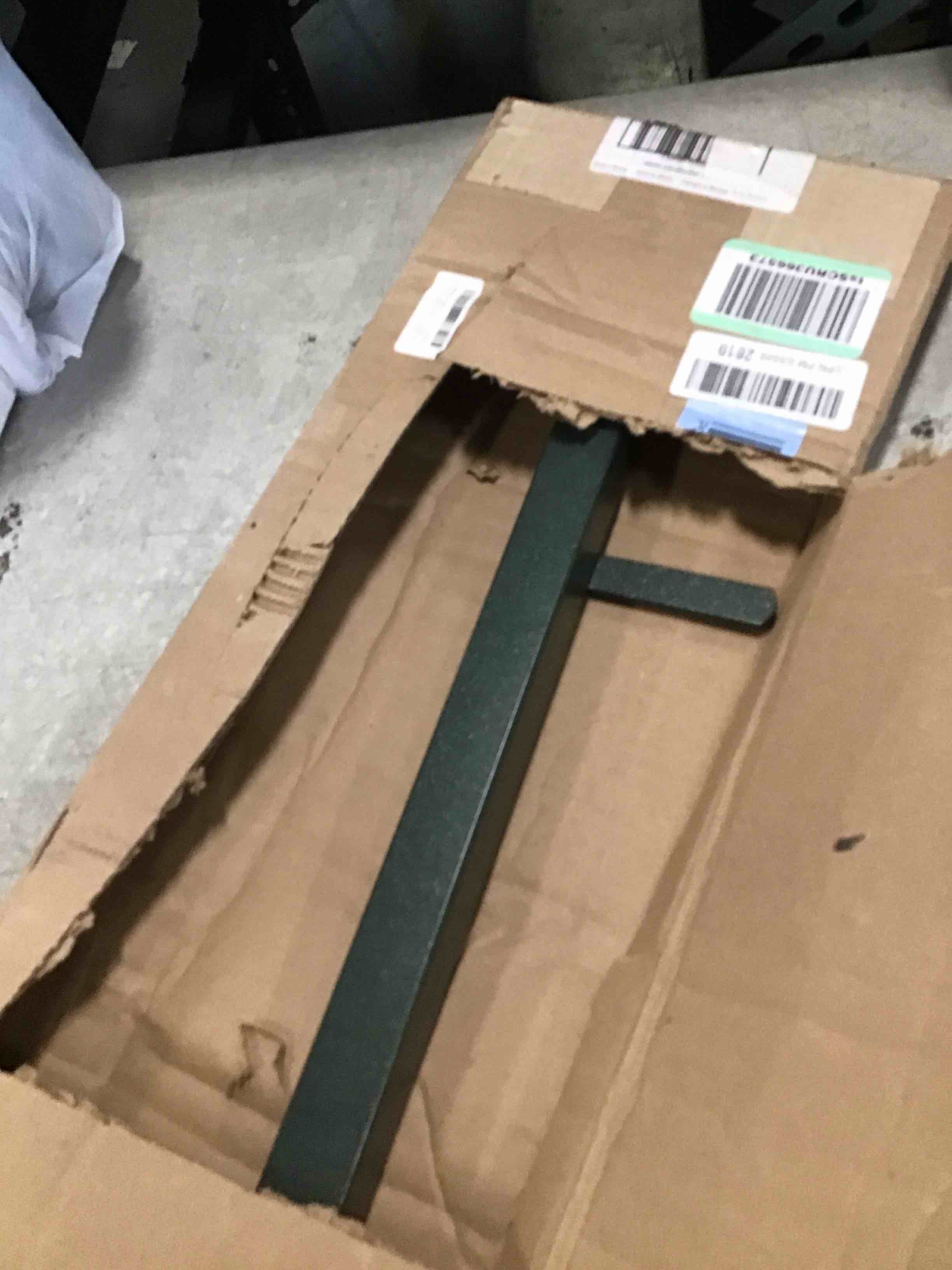 https://s3.amazonaws.com/lotting-images-prod/bidfta/BLU6775609_1721936143310.jpeg