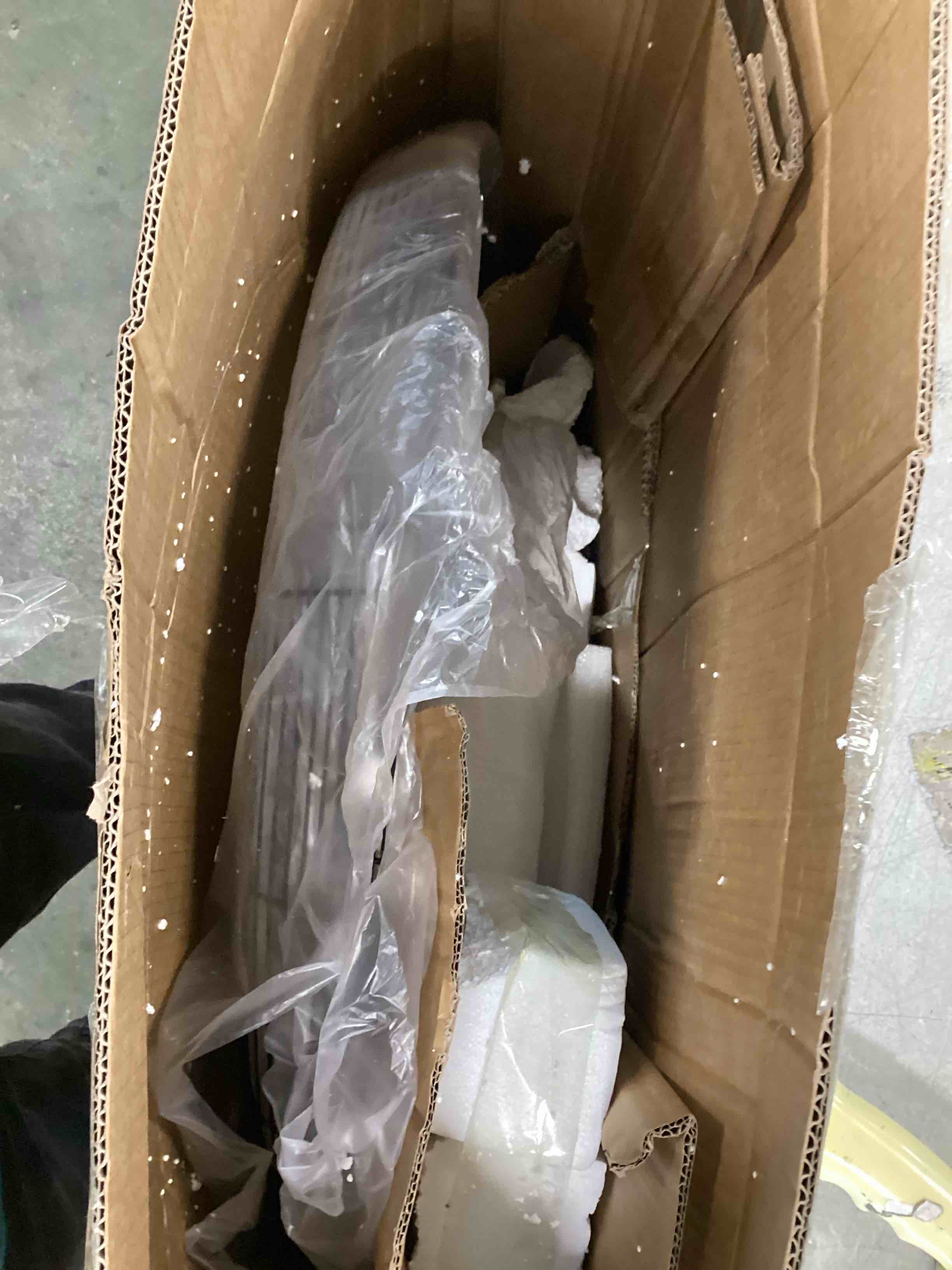 https://s3.amazonaws.com/lotting-images-prod/bidfta/BLU6776204_1721345755733.jpeg