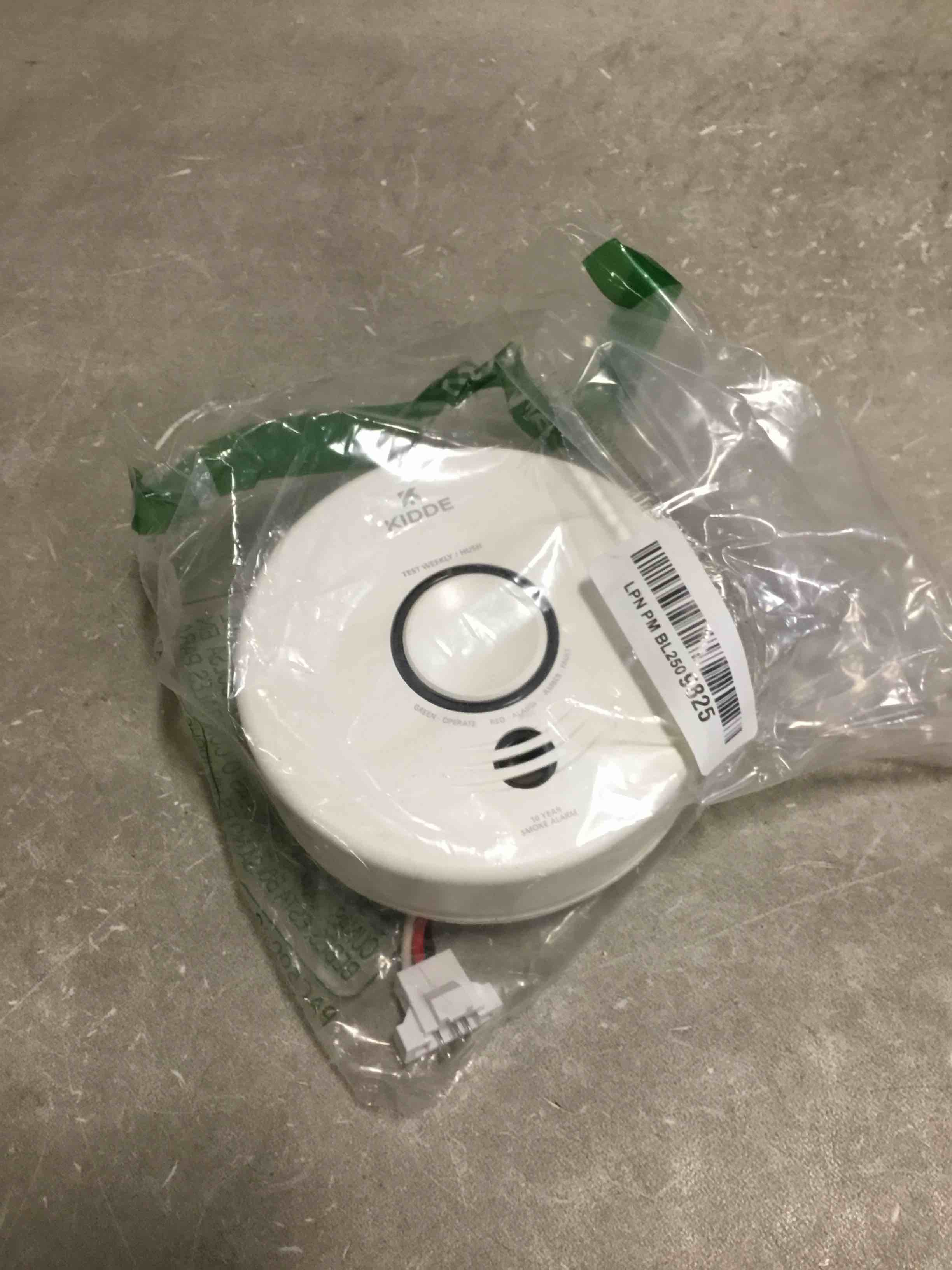 https://s3.amazonaws.com/lotting-images-prod/bidfta/BLU6777650_1721410859017.jpeg