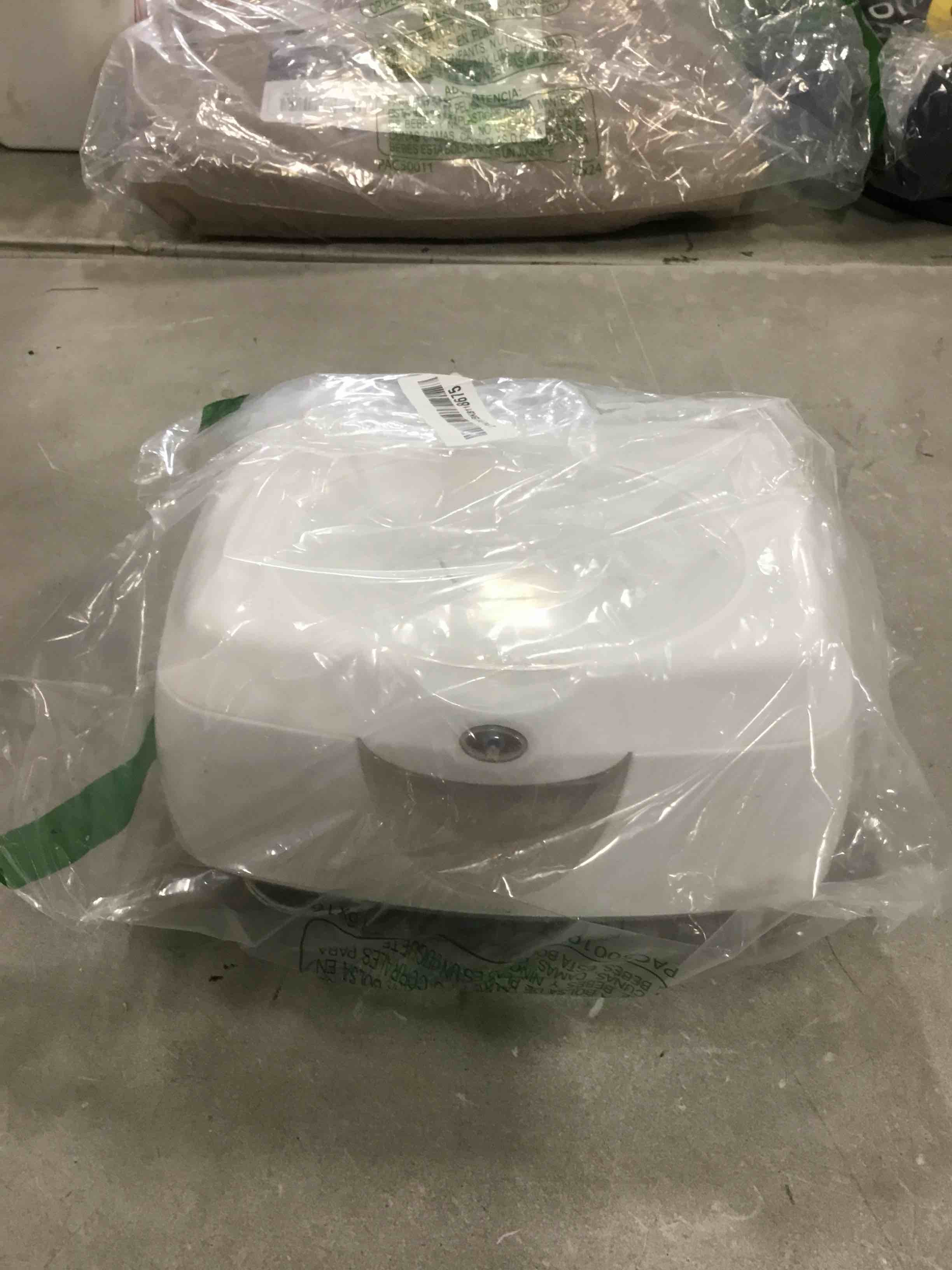 https://s3.amazonaws.com/lotting-images-prod/bidfta/BLU6778796_1721825736526.jpeg
