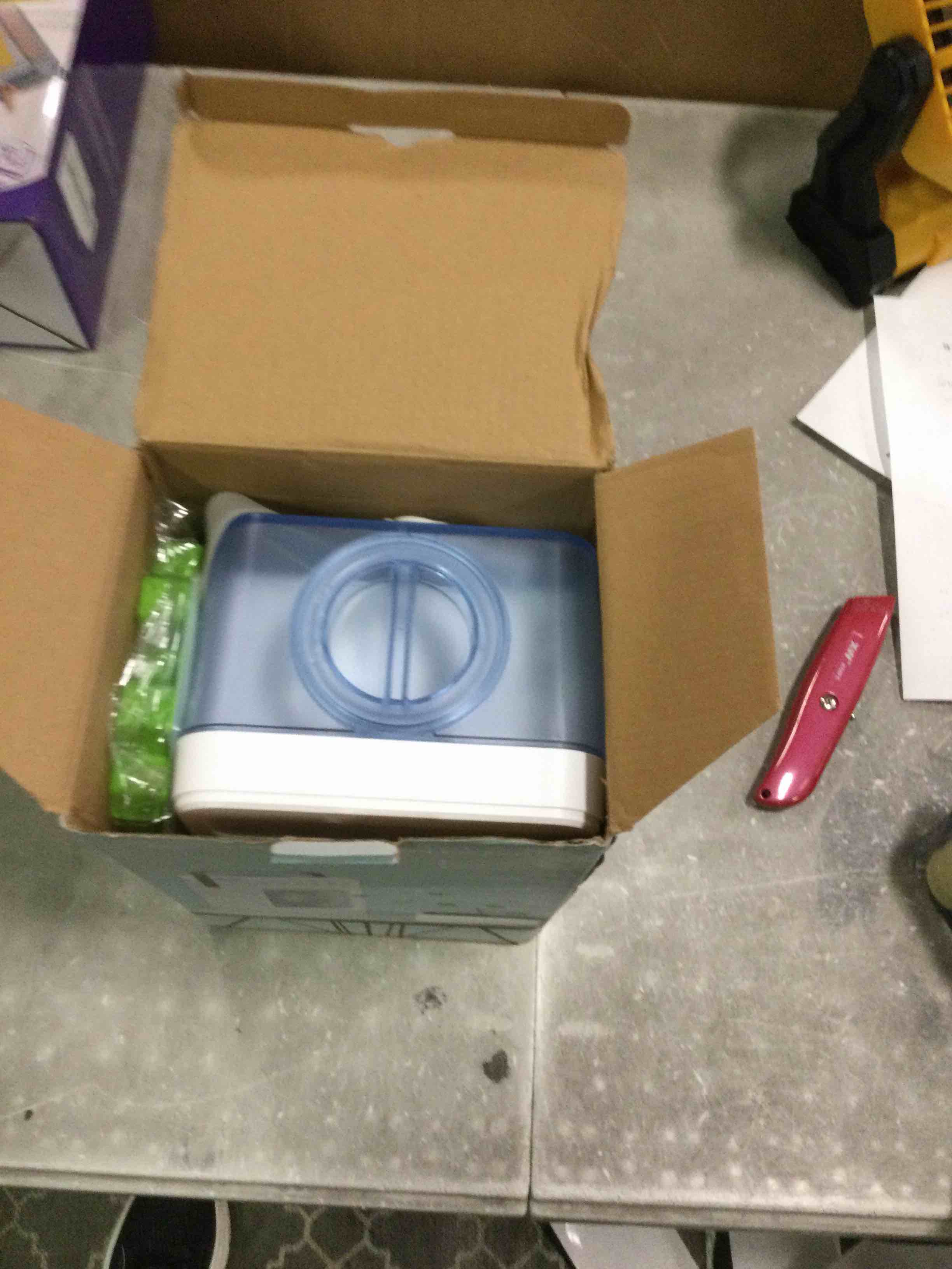 https://s3.amazonaws.com/lotting-images-prod/bidfta/BLU6779079_1722865050380.jpeg