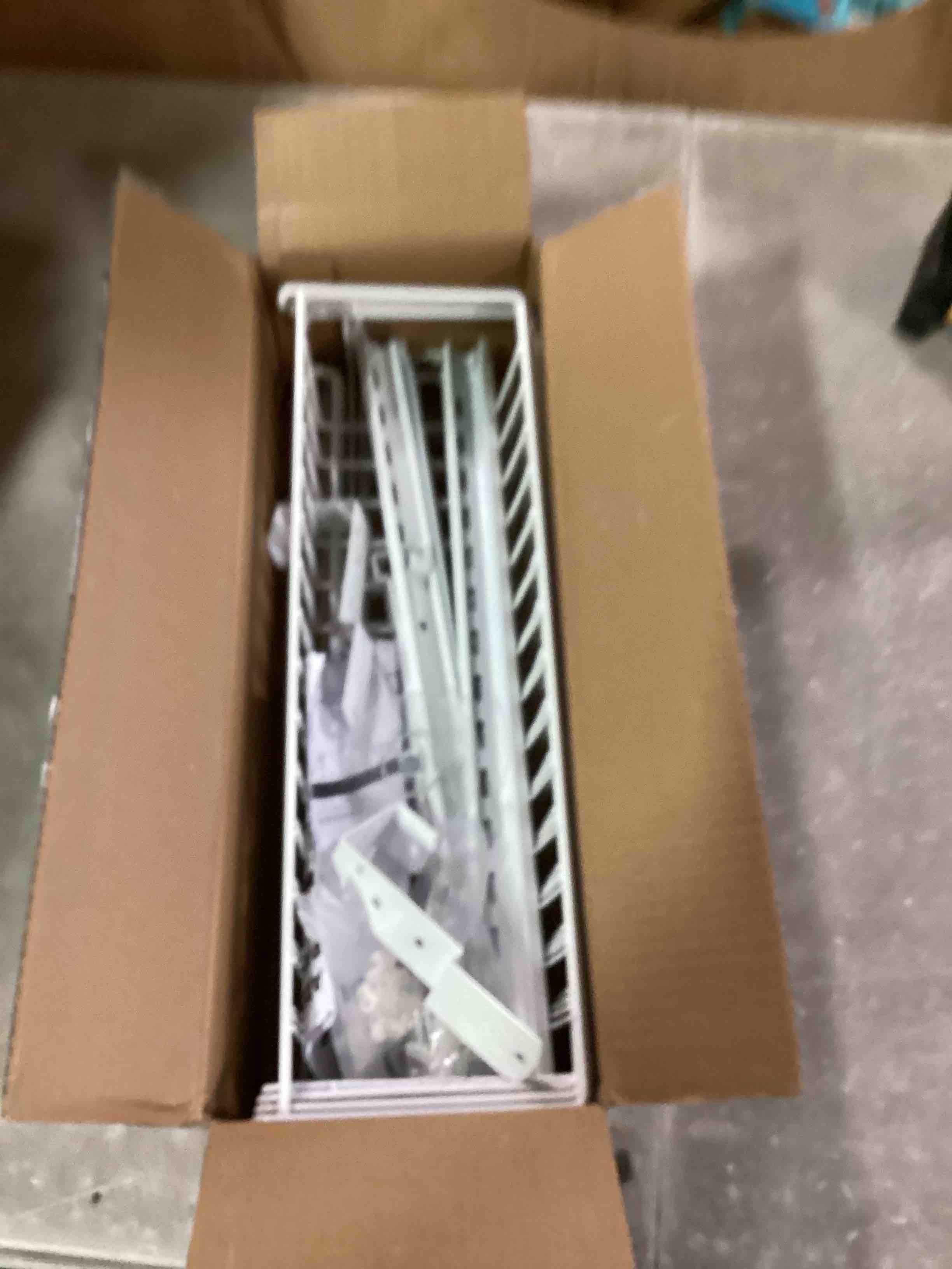 https://s3.amazonaws.com/lotting-images-prod/bidfta/BLU6779416_1722955191842.jpeg