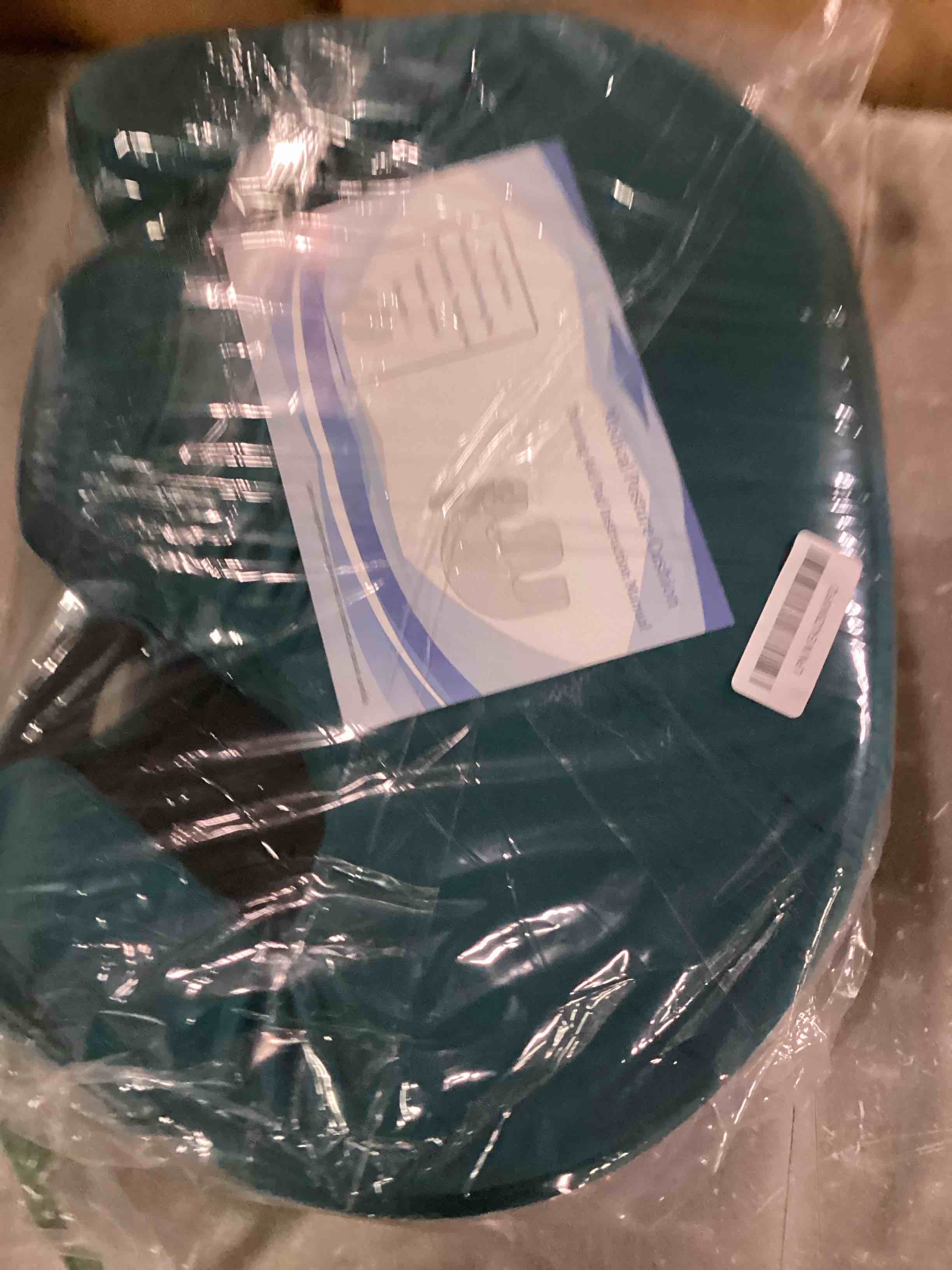 https://s3.amazonaws.com/lotting-images-prod/bidfta/BLU6779439_1722957381518.jpeg