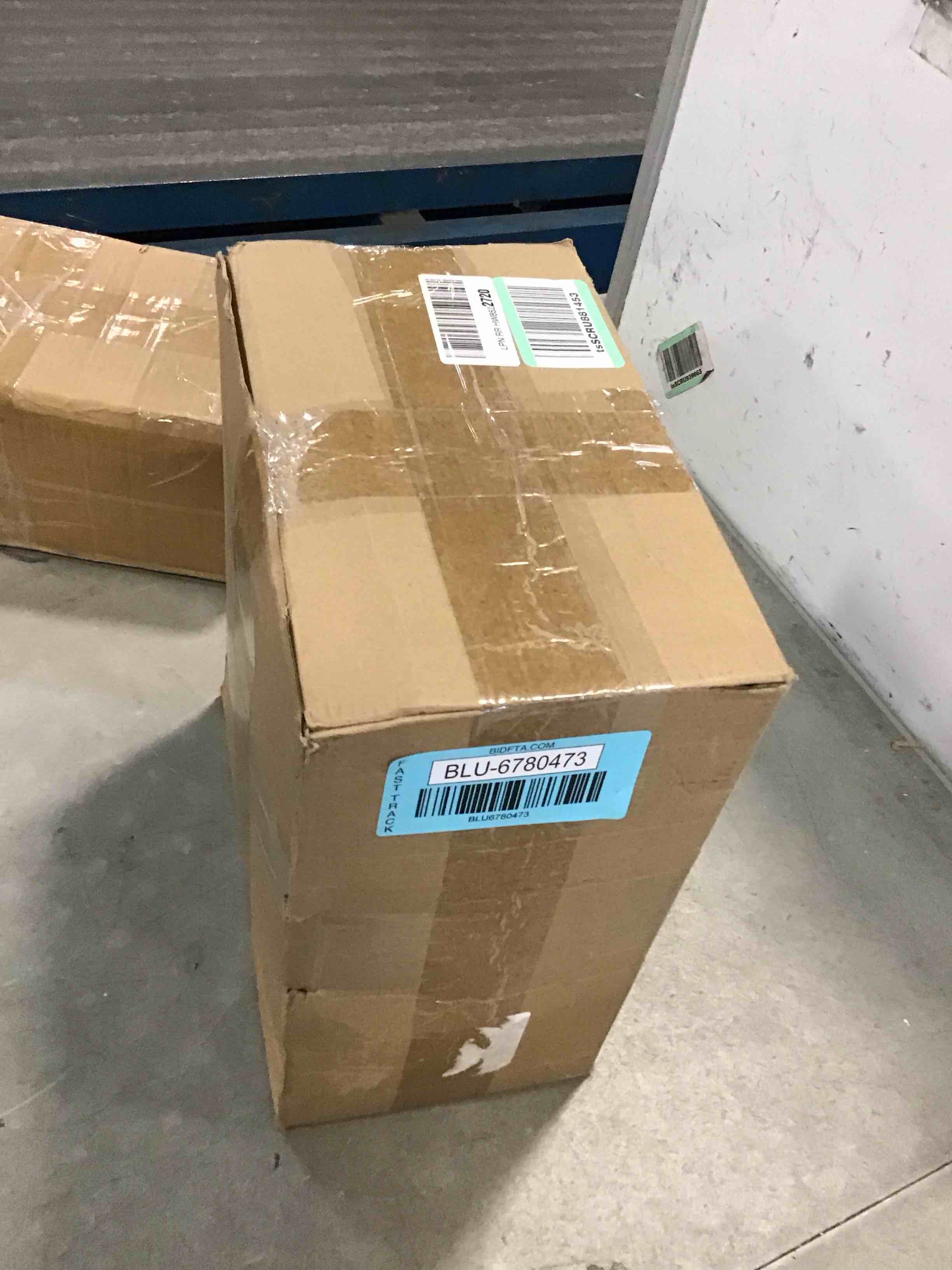 https://s3.amazonaws.com/lotting-images-prod/bidfta/BLU6780473_1721307623477.jpeg