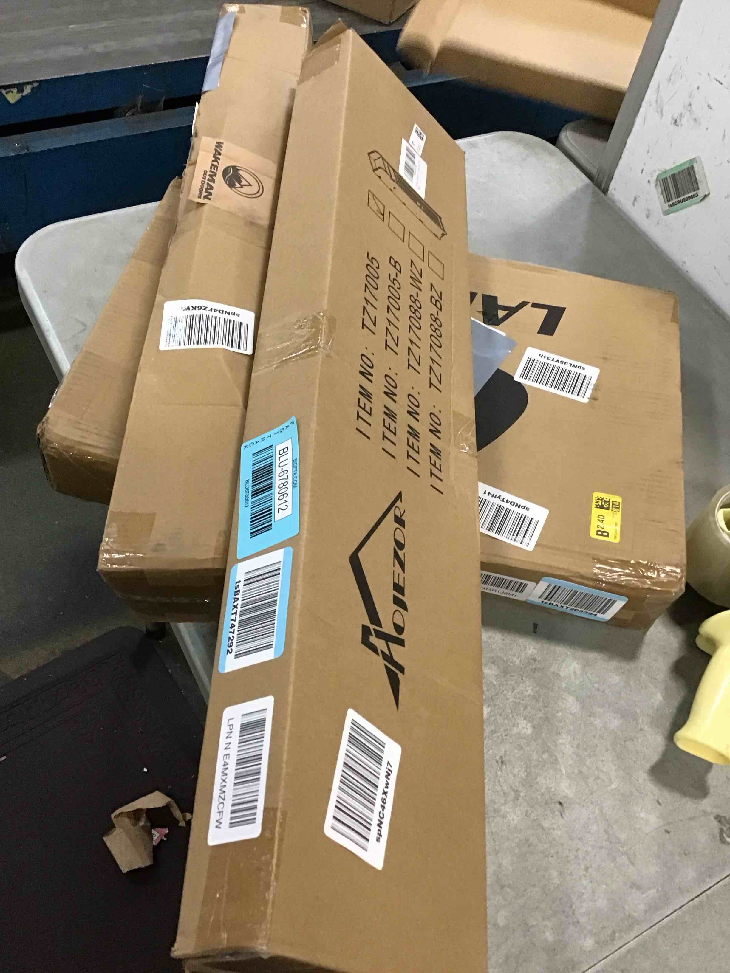 https://s3.amazonaws.com/lotting-images-prod/bidfta/BLU6780612_1721324754168.jpeg