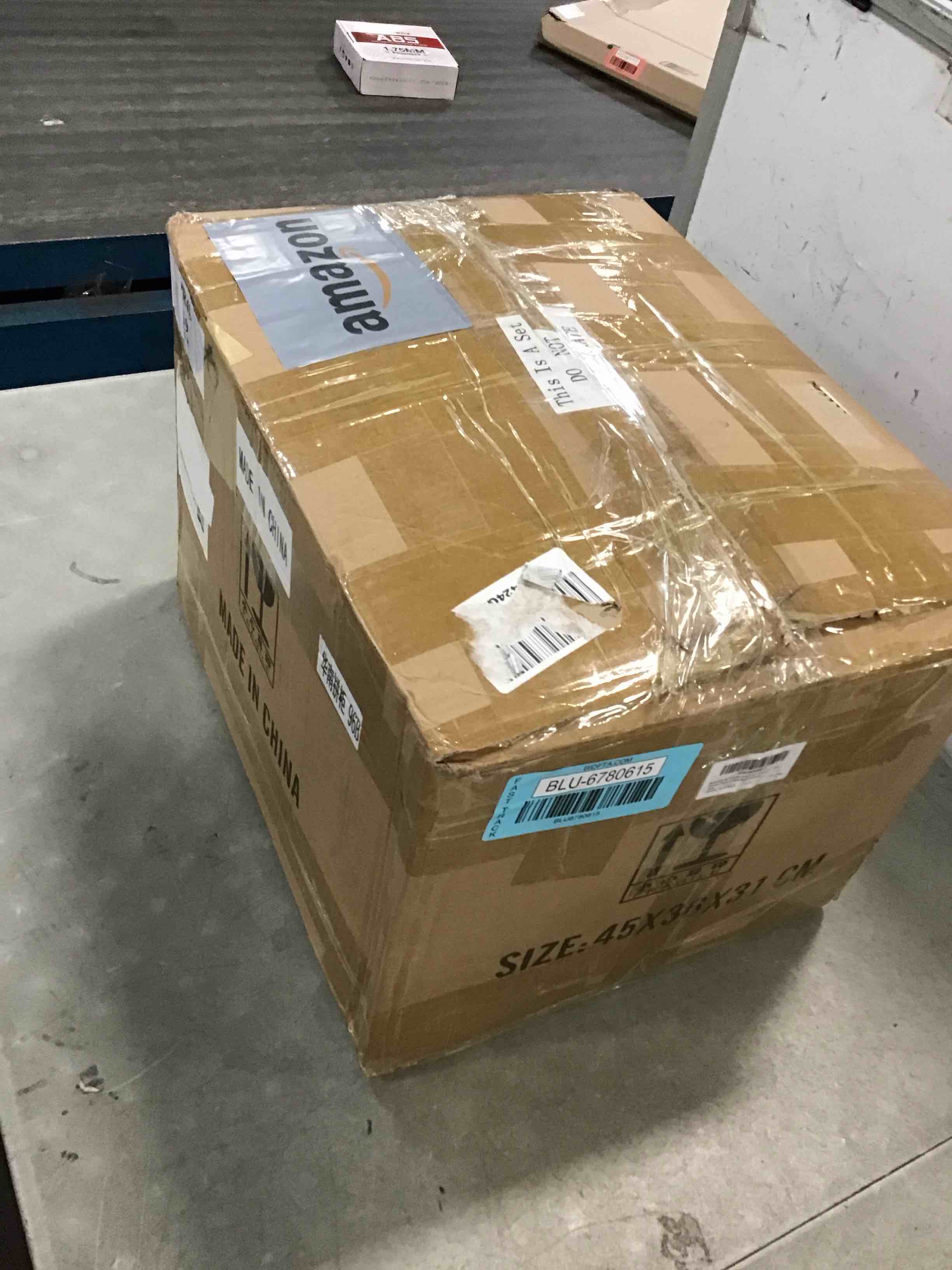 https://s3.amazonaws.com/lotting-images-prod/bidfta/BLU6780615_1721325034047.jpeg