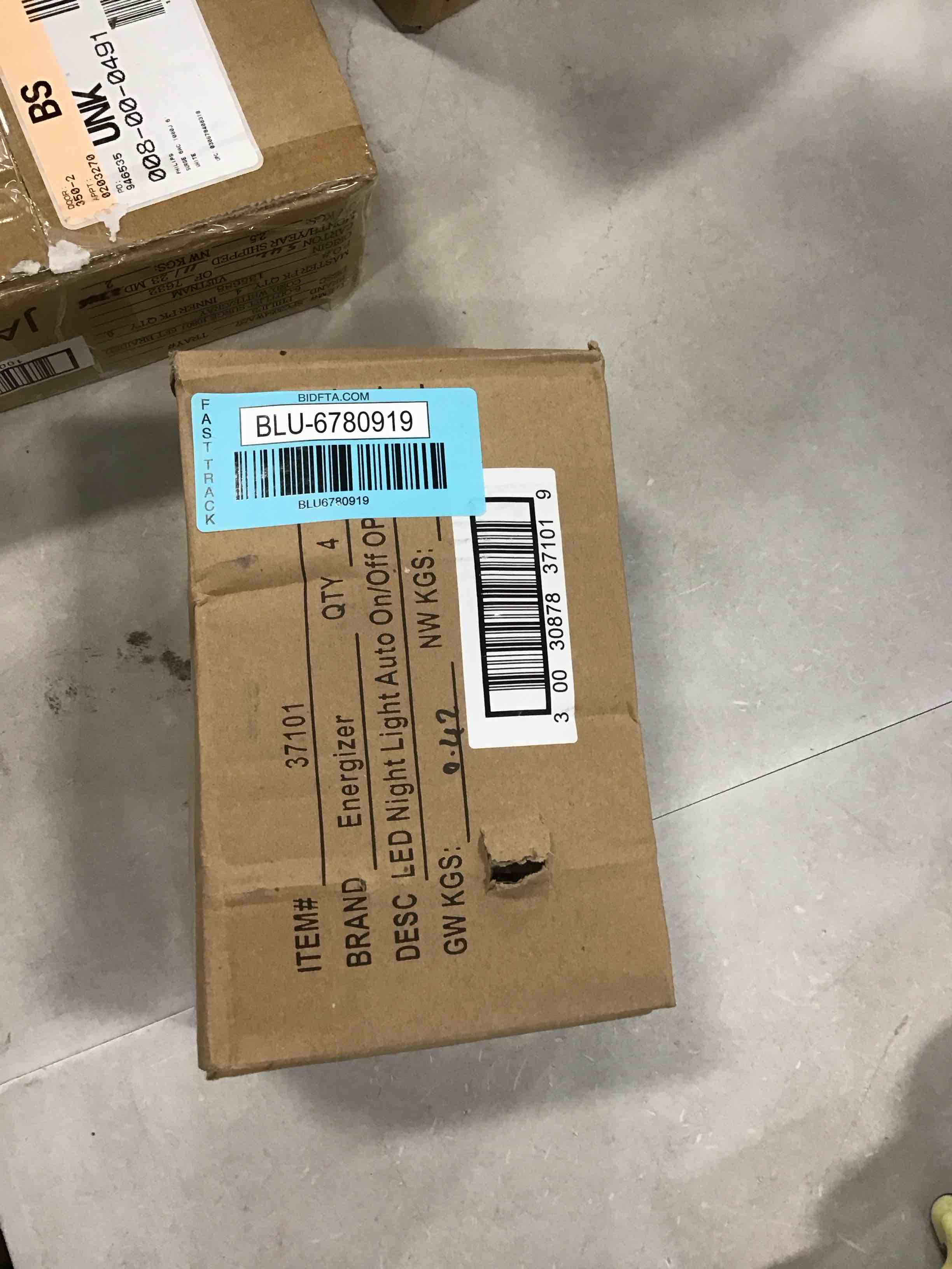 https://s3.amazonaws.com/lotting-images-prod/bidfta/BLU6780919_1721411808554.jpeg