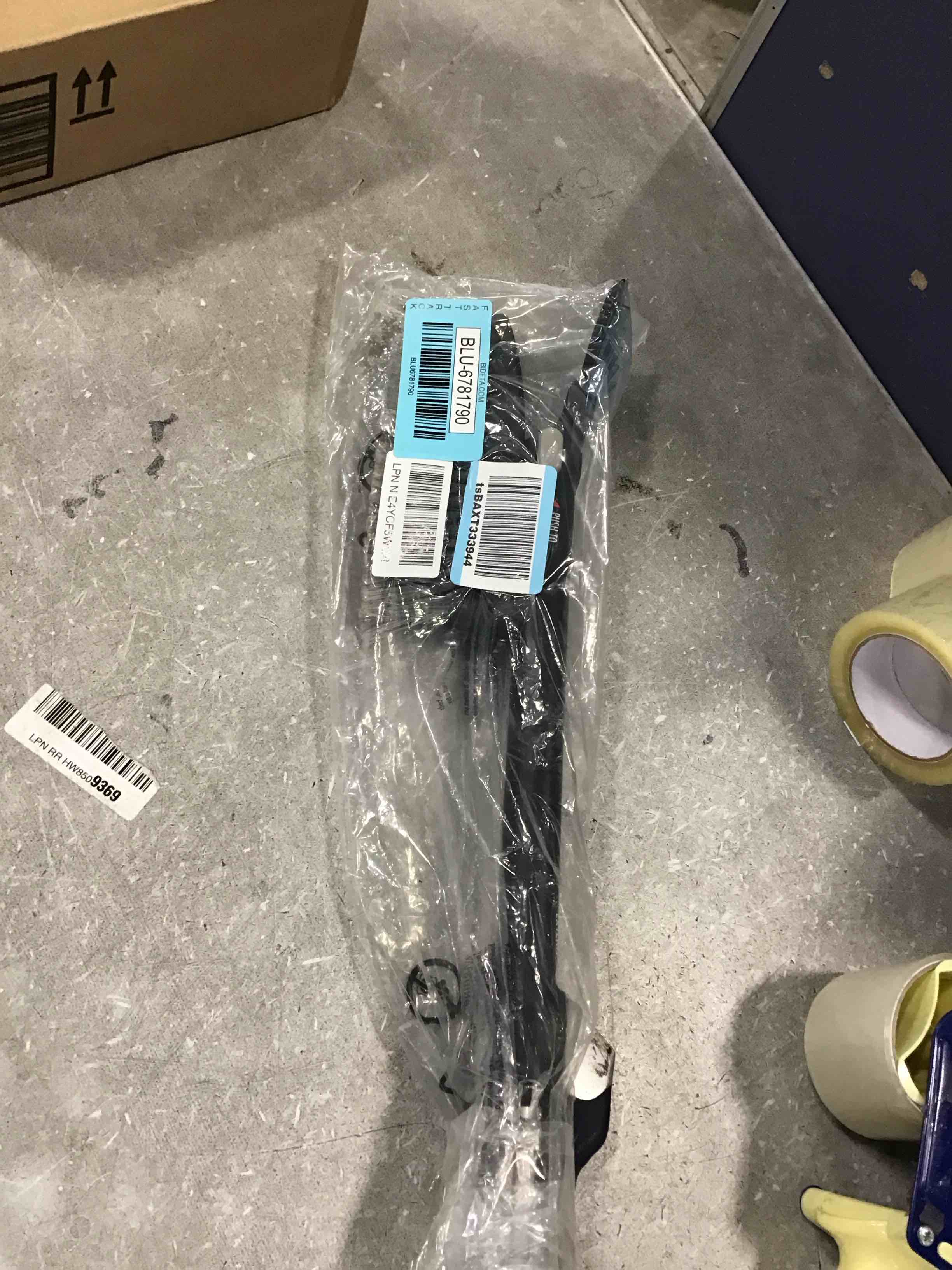 https://s3.amazonaws.com/lotting-images-prod/bidfta/BLU6781790_1721920747911.jpeg