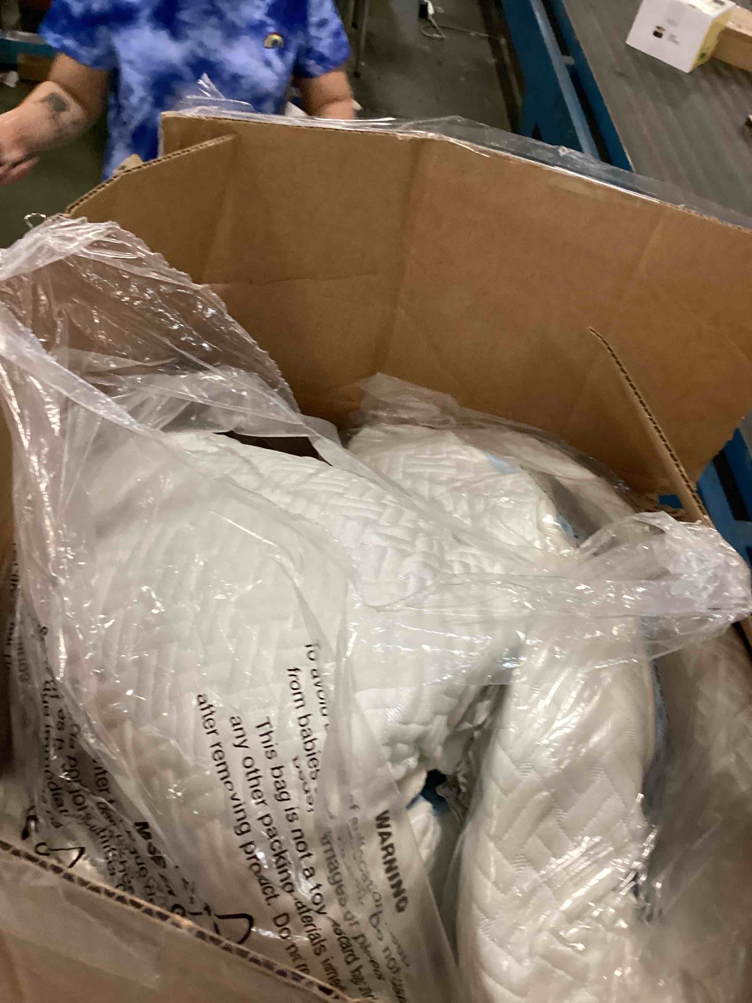 https://s3.amazonaws.com/lotting-images-prod/bidfta/BLU6782310_1721307921842.jpeg