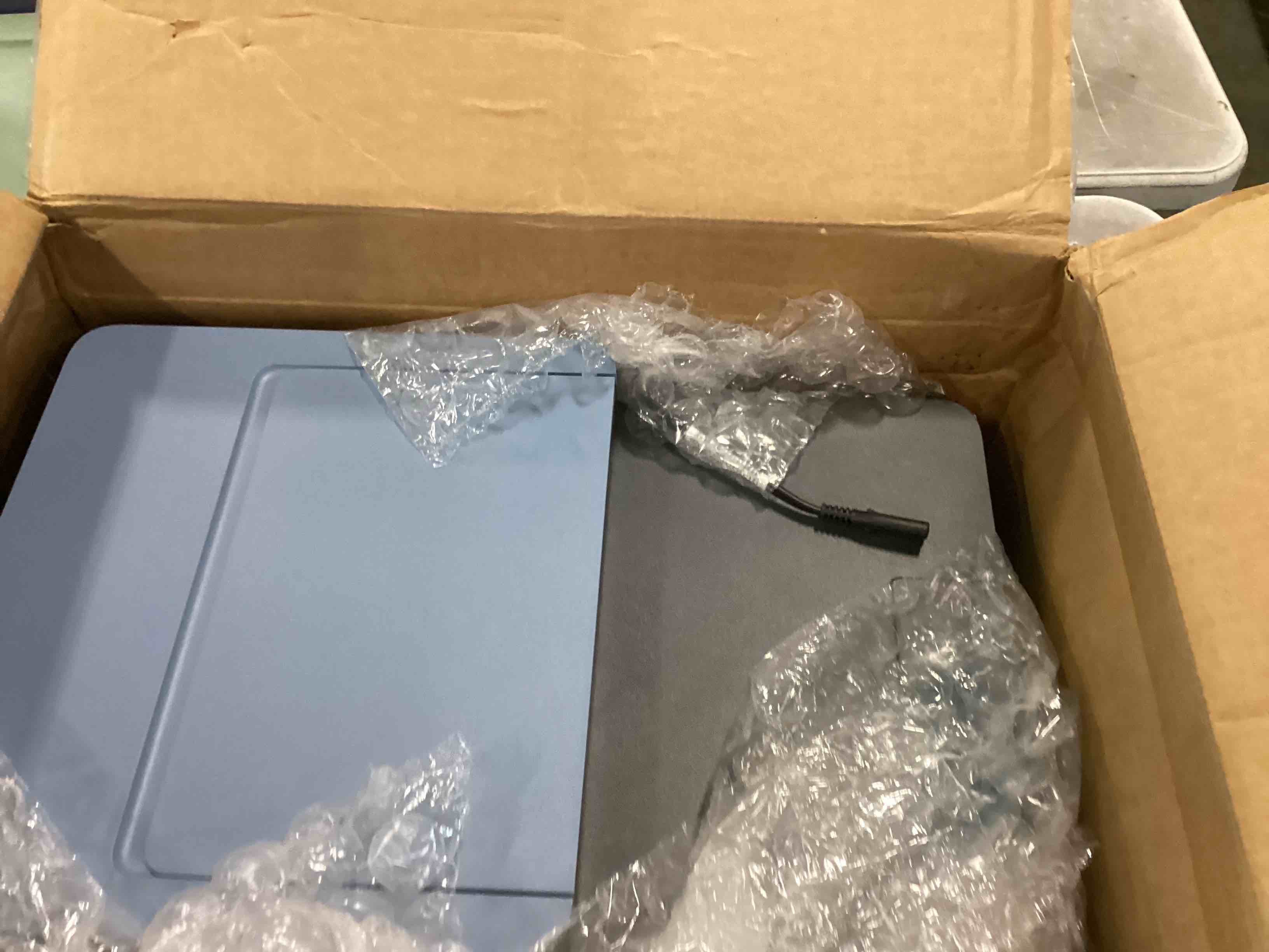 https://s3.amazonaws.com/lotting-images-prod/bidfta/BLU6782335_1721309958739.jpeg