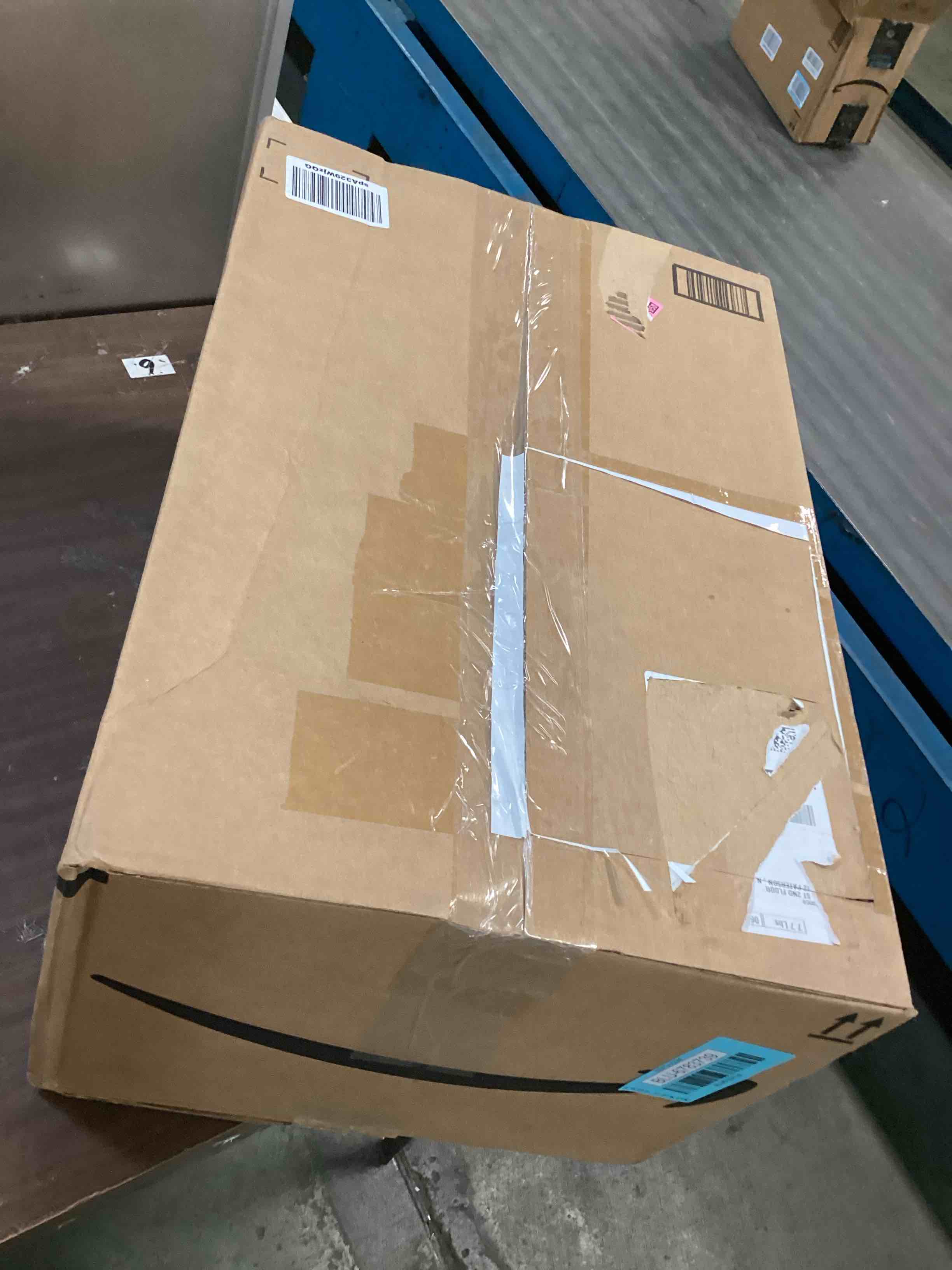 https://s3.amazonaws.com/lotting-images-prod/bidfta/BLU6783739_1721308837938.jpeg
