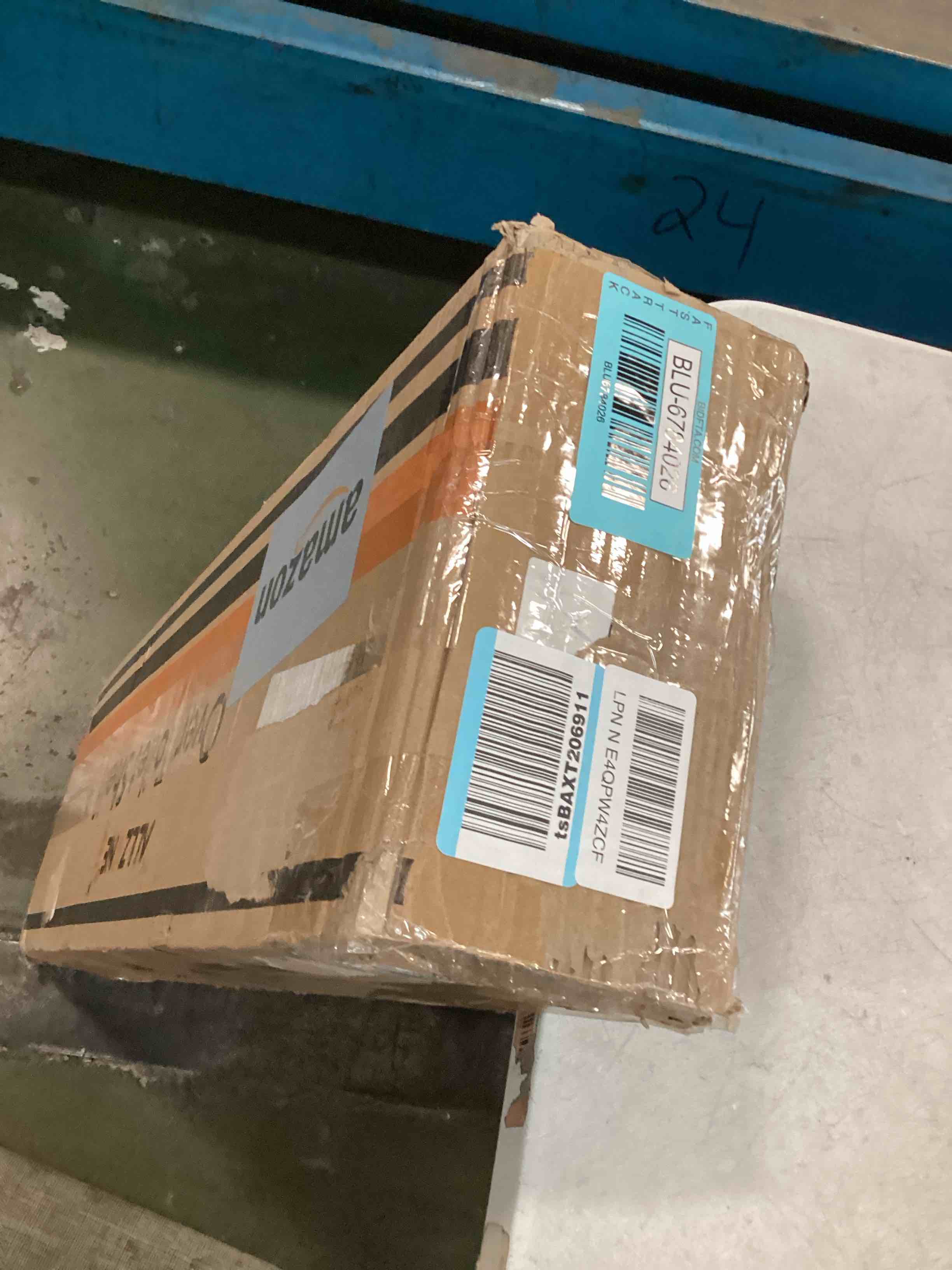 https://s3.amazonaws.com/lotting-images-prod/bidfta/BLU6784026_1721393408730.jpeg