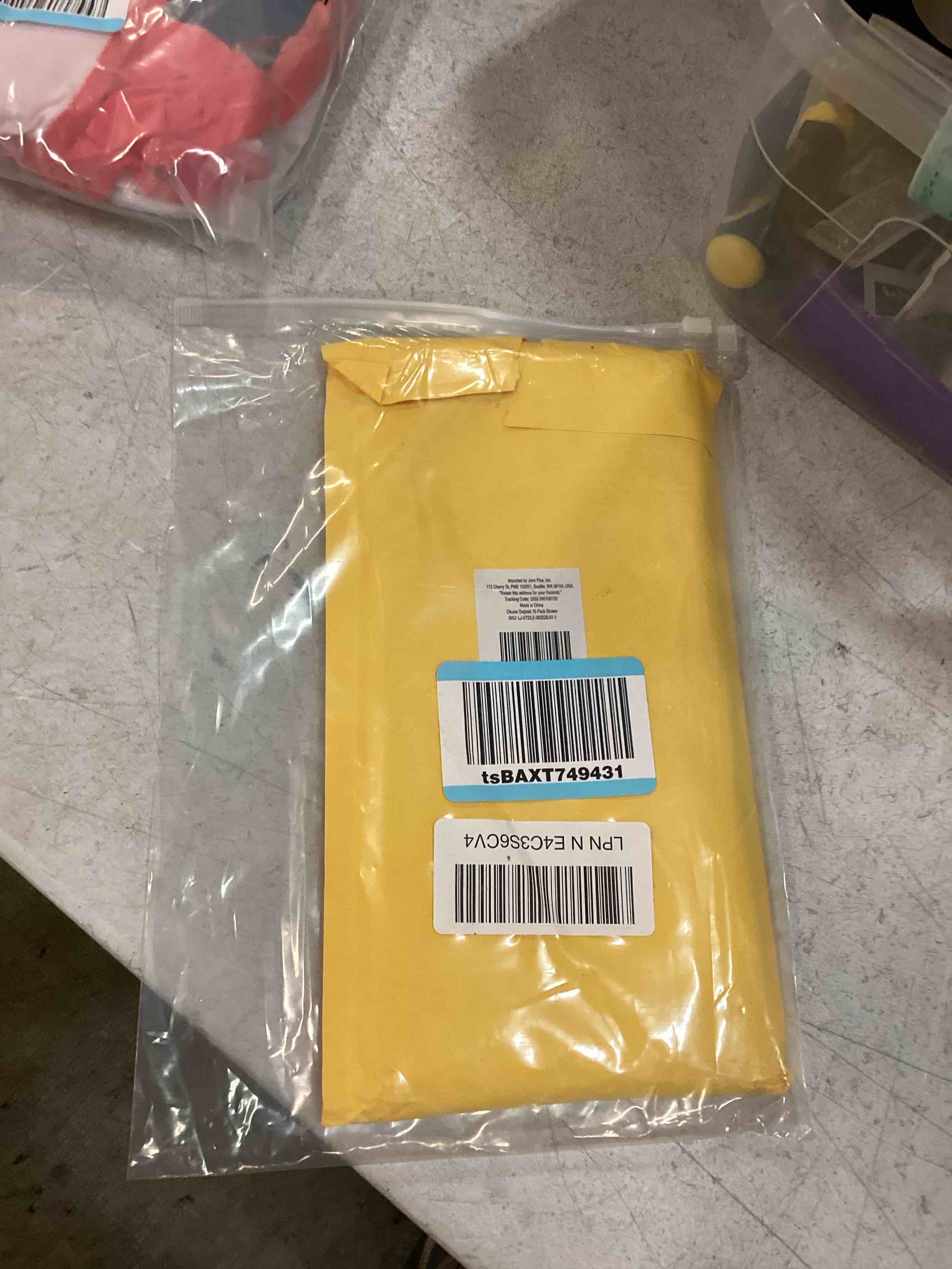 https://s3.amazonaws.com/lotting-images-prod/bidfta/BLU6784379_1721655172540.jpeg